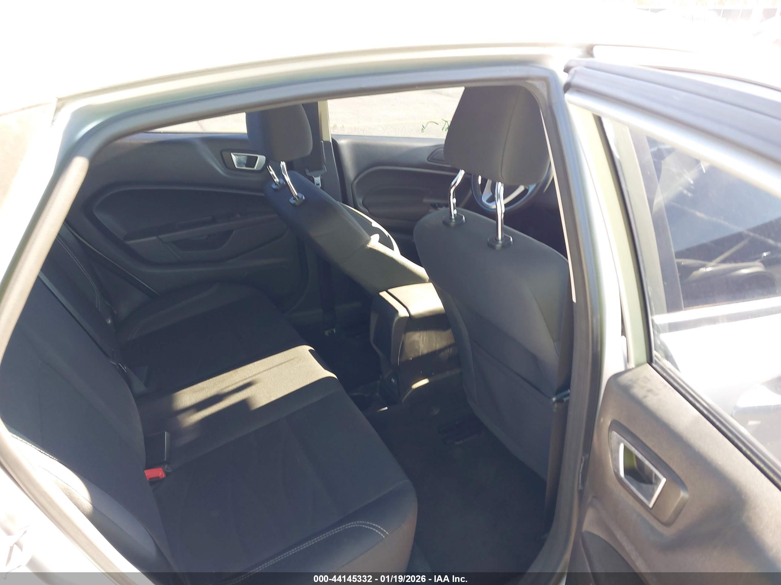 FORD FIESTA image 8