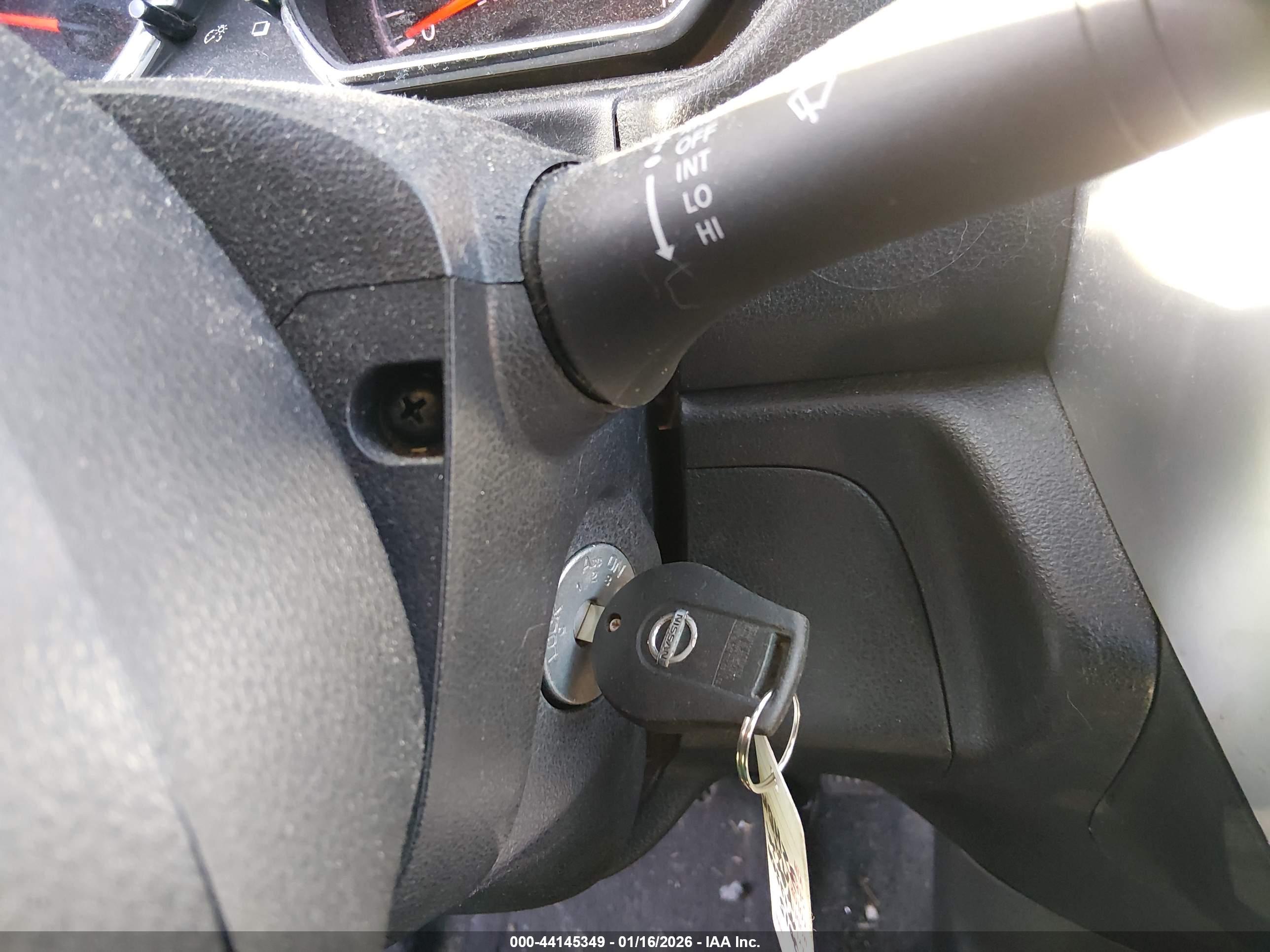 NISSAN VERSA image 11