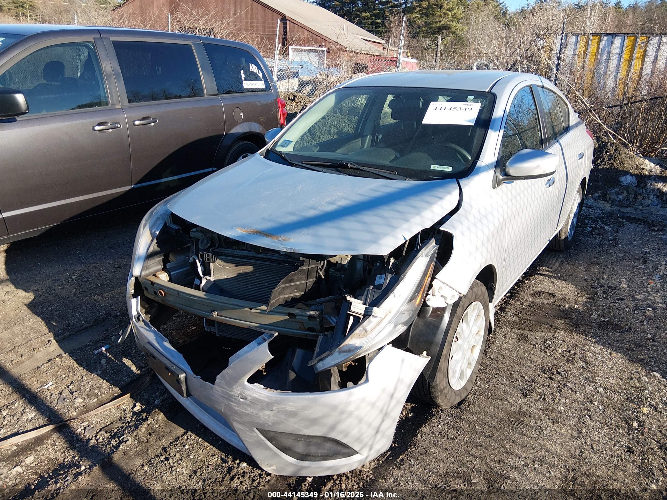 NISSAN VERSA image 2