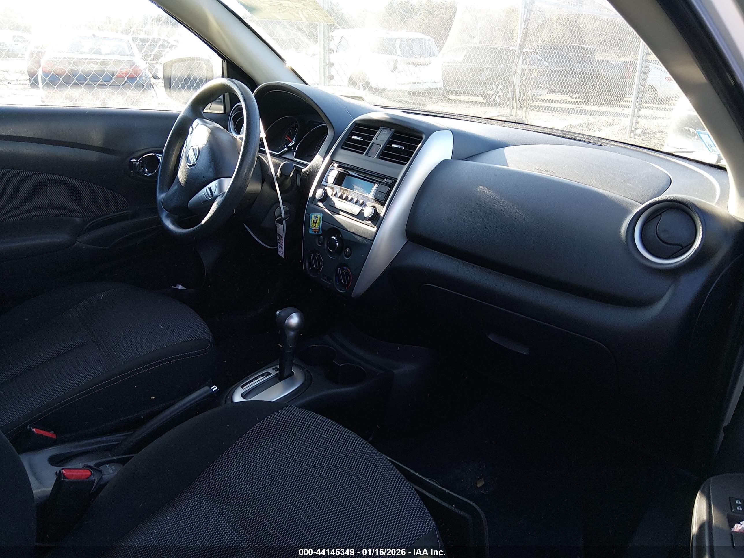 NISSAN VERSA image 5