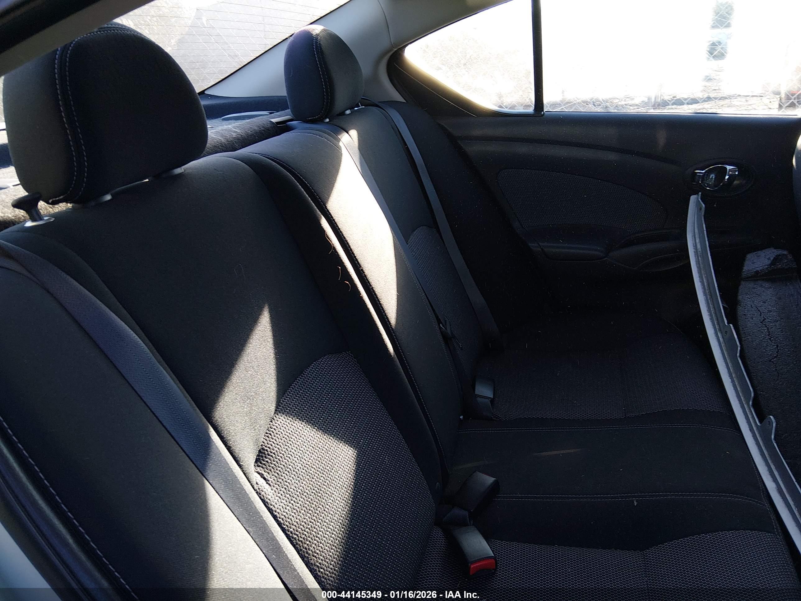 NISSAN VERSA image 8