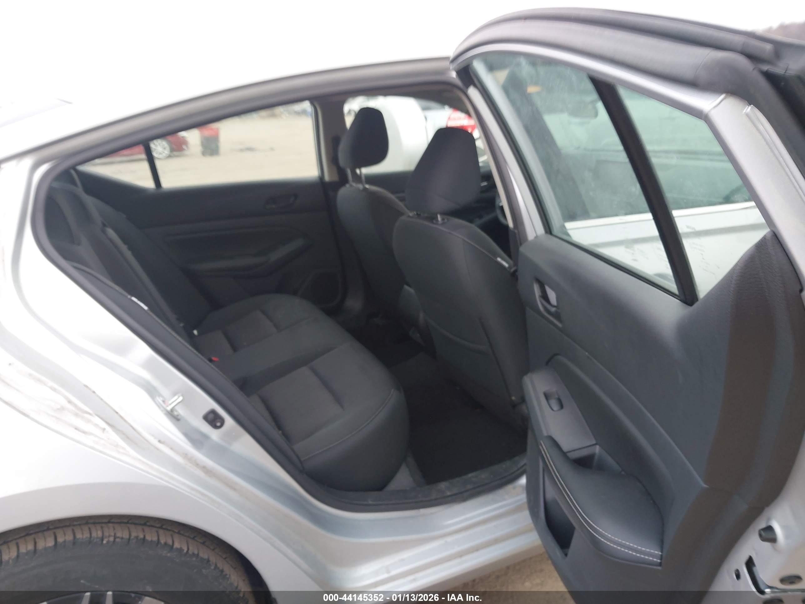 NISSAN ALTIMA image 8