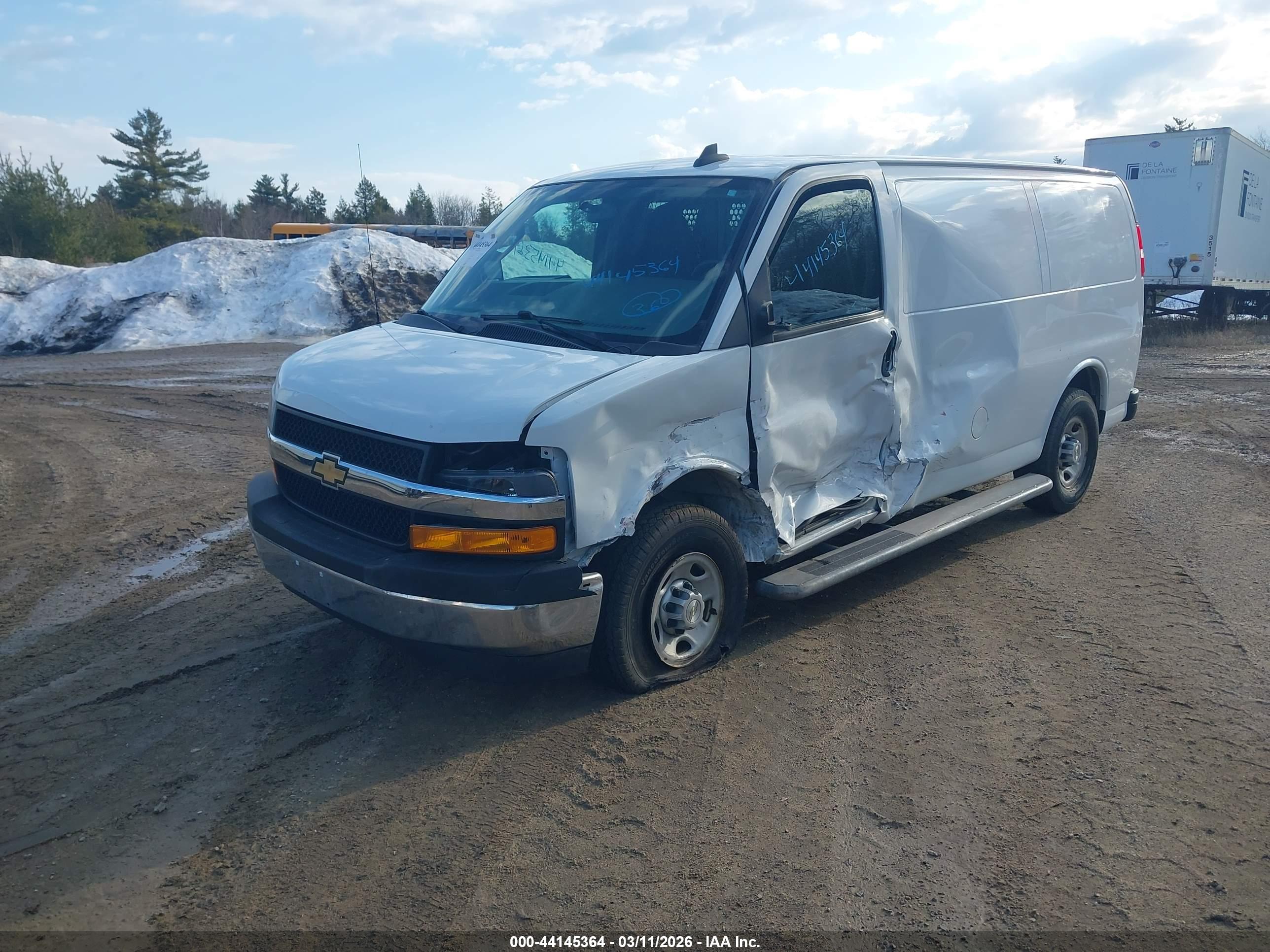 CHEVROLET EXPRESS image 2