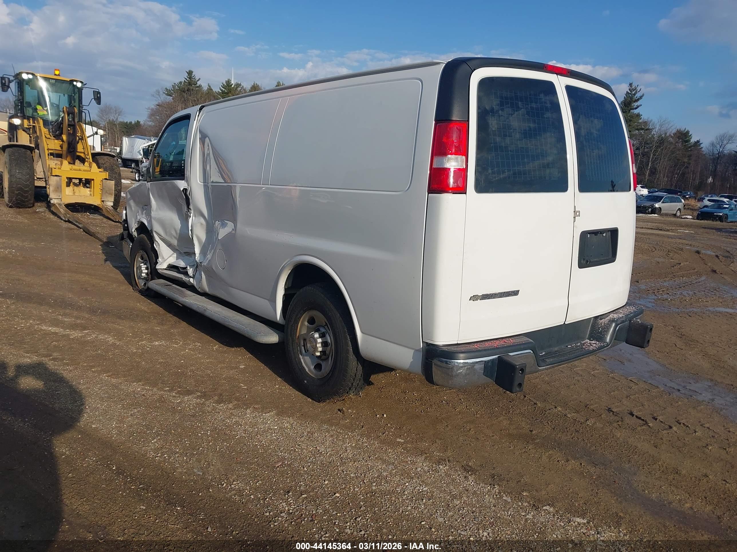 CHEVROLET EXPRESS image 3
