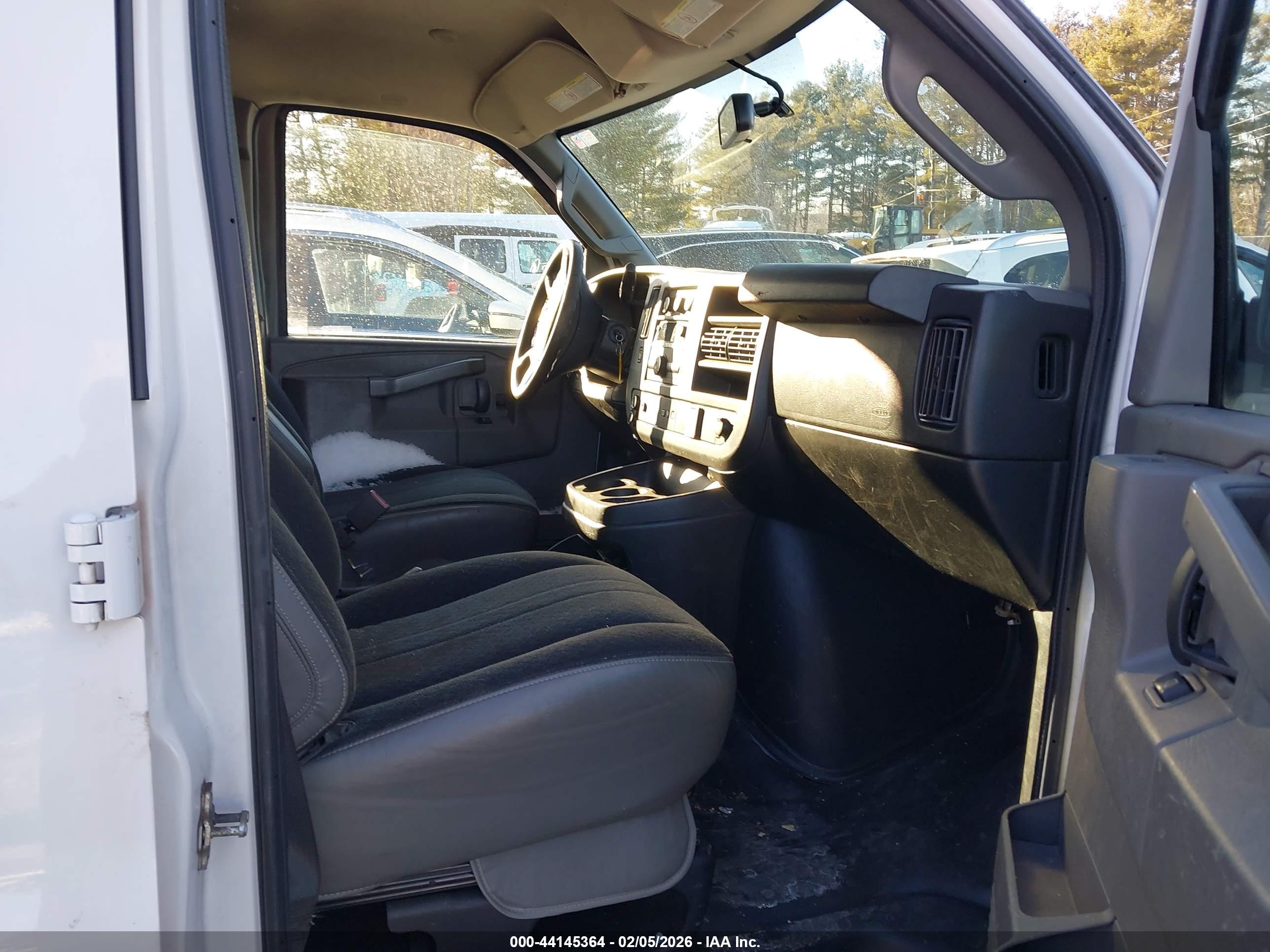 CHEVROLET EXPRESS image 5