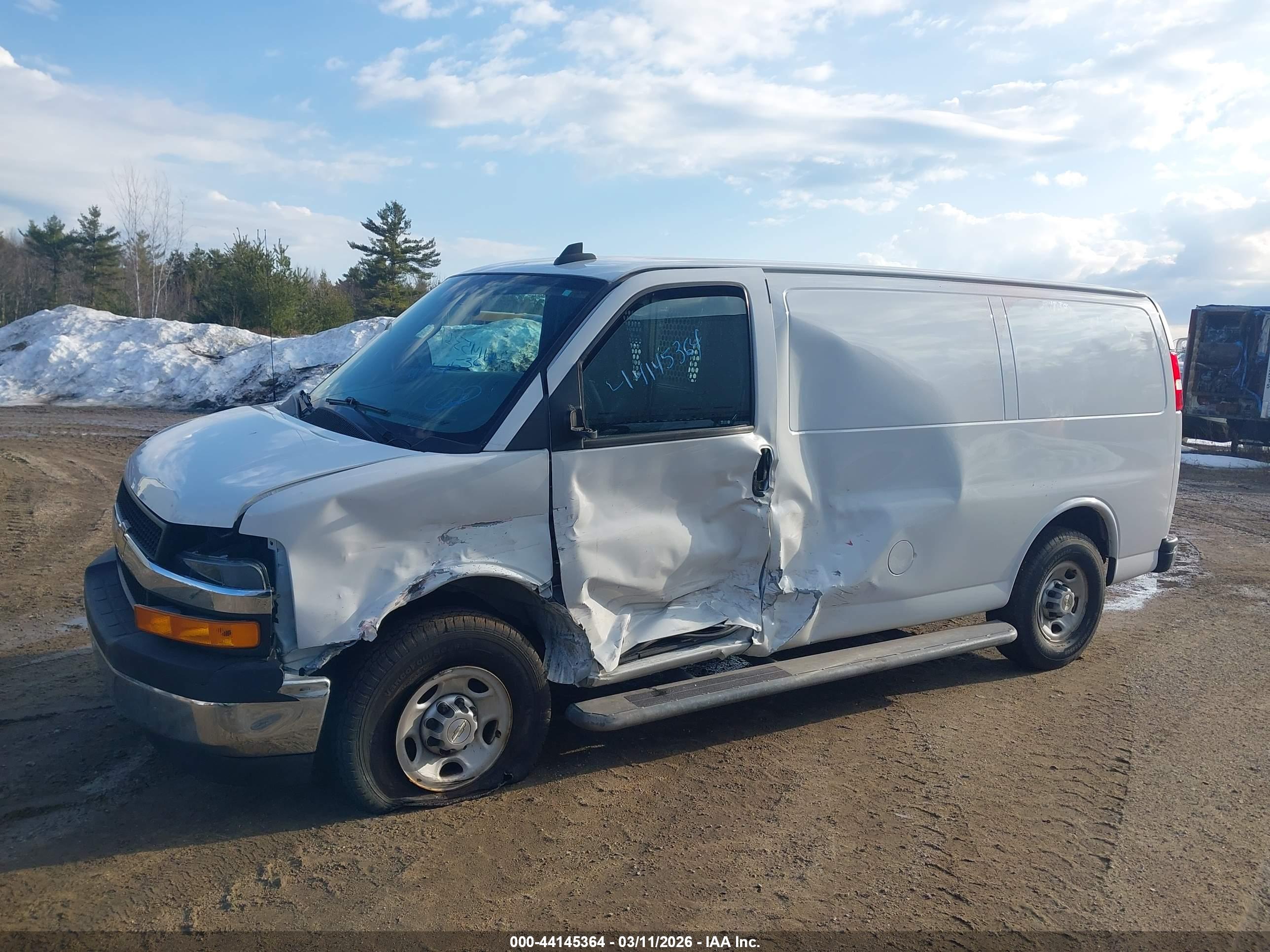 CHEVROLET EXPRESS image 6
