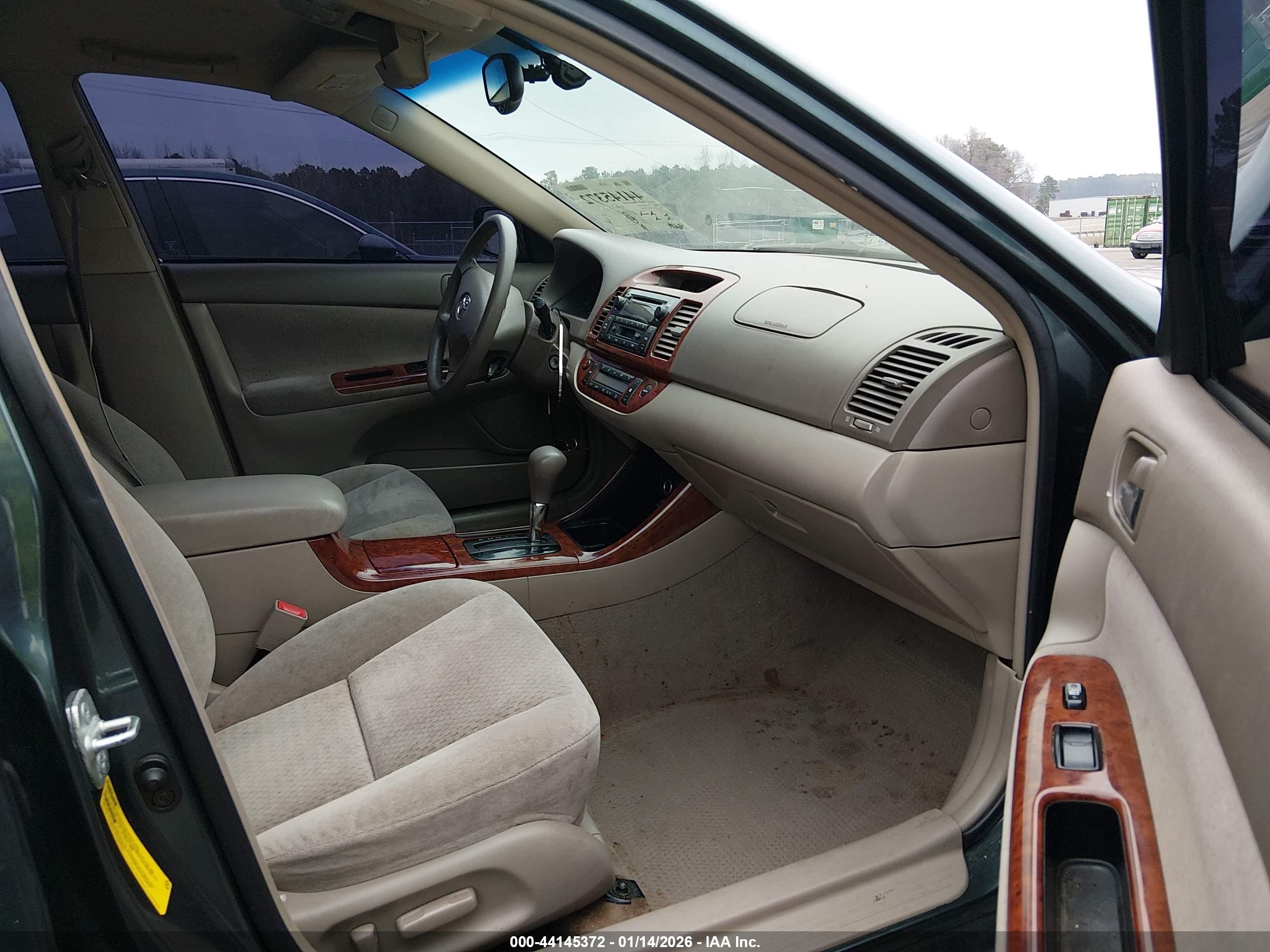 TOYOTA CAMRY image 5