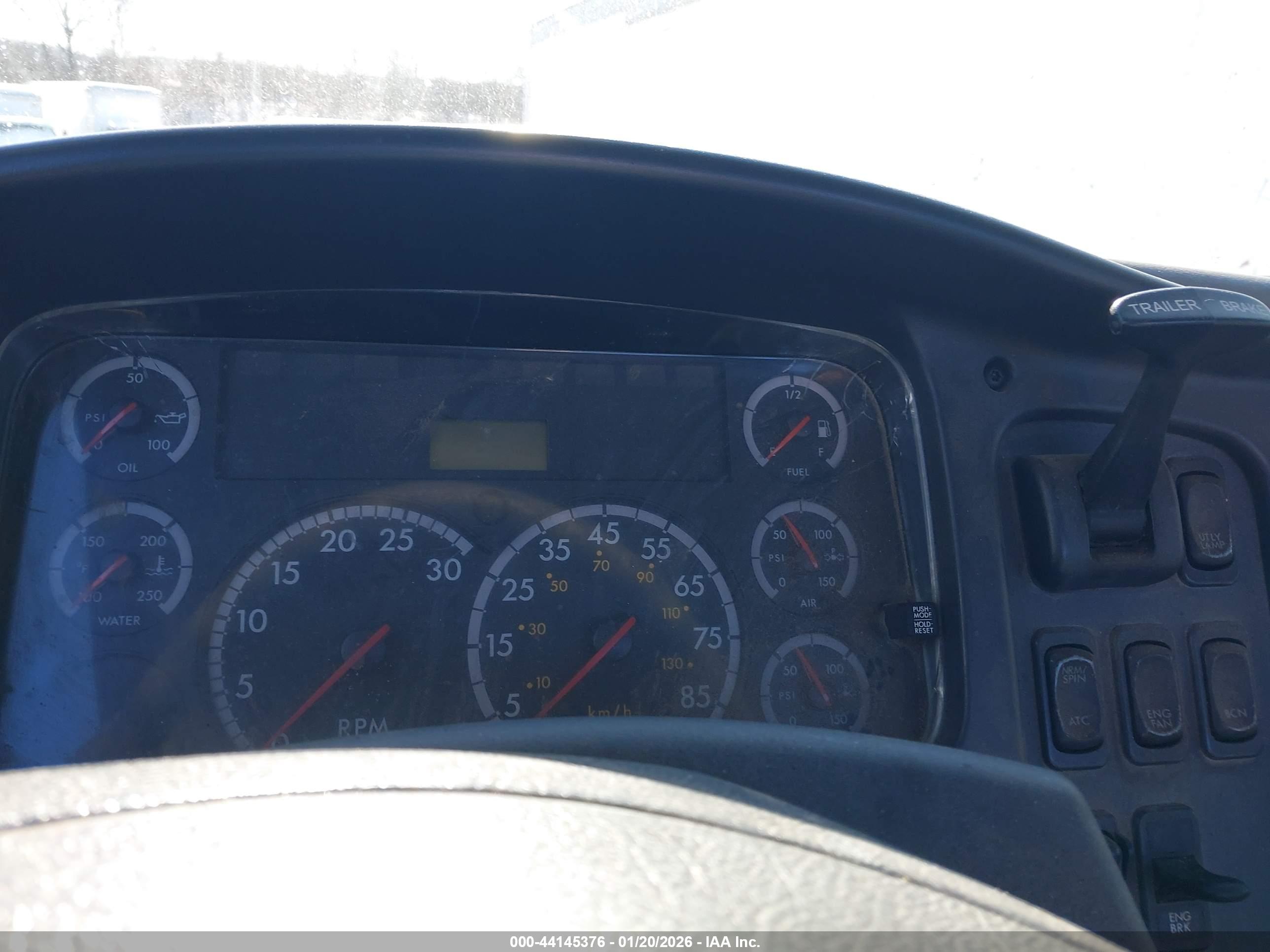 FREIGHTLINER M2 image 6