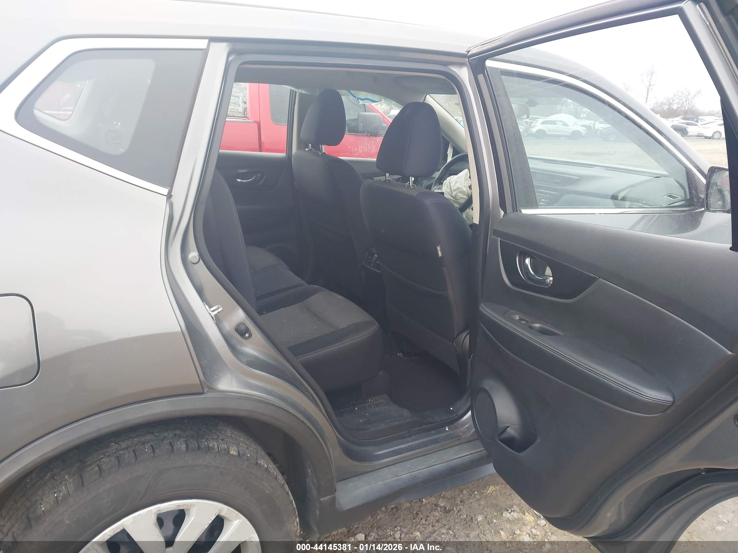 NISSAN ROGUE image 8