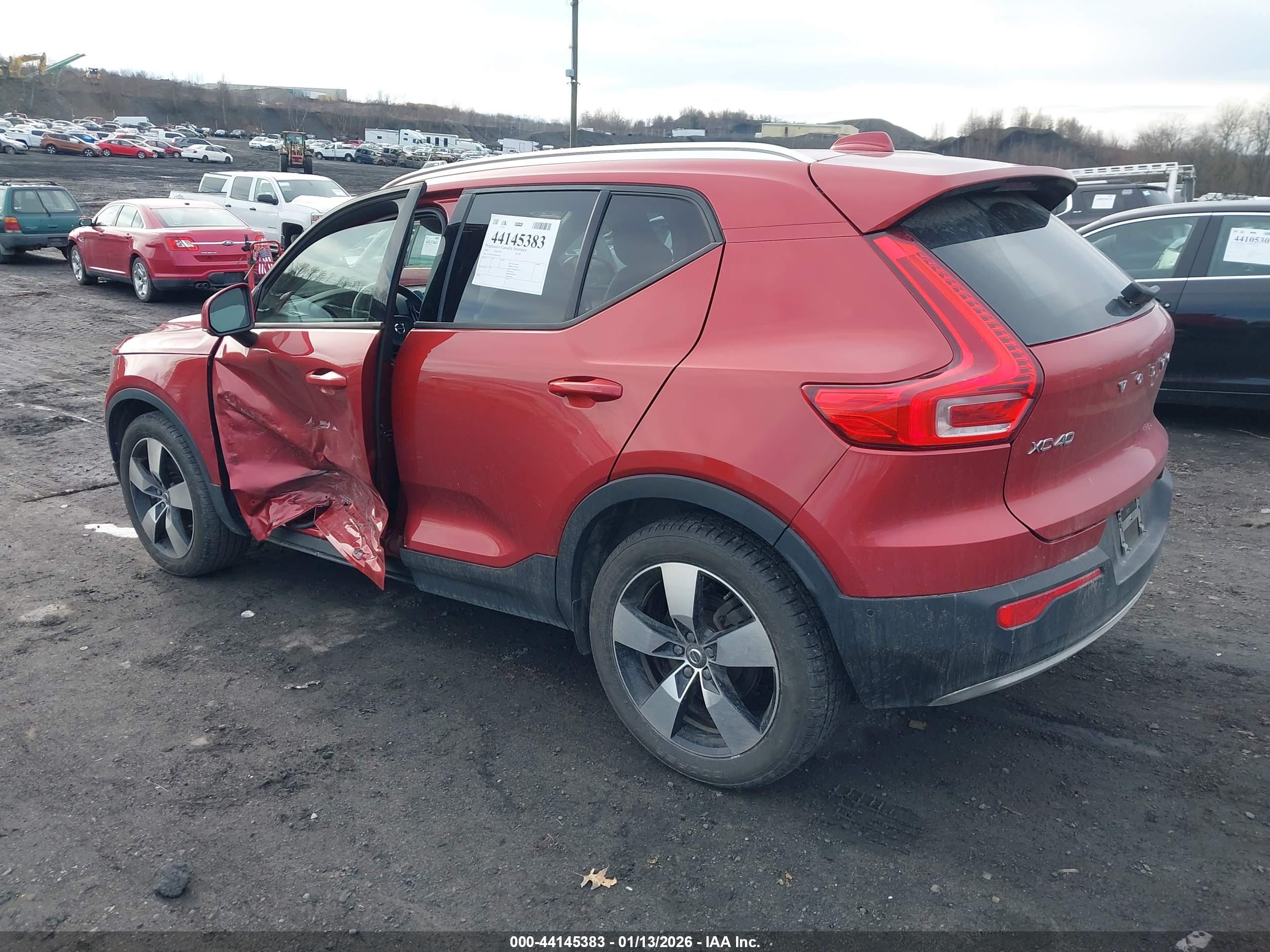 VOLVO XC40 image 3