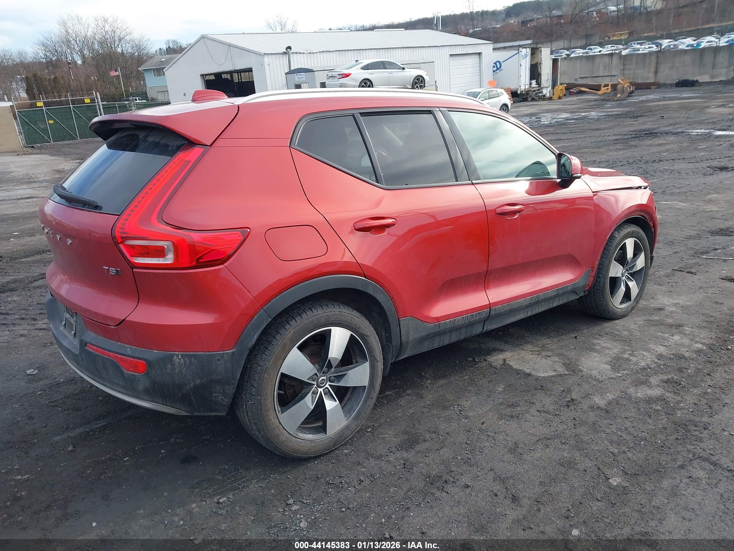 VOLVO XC40 image 4