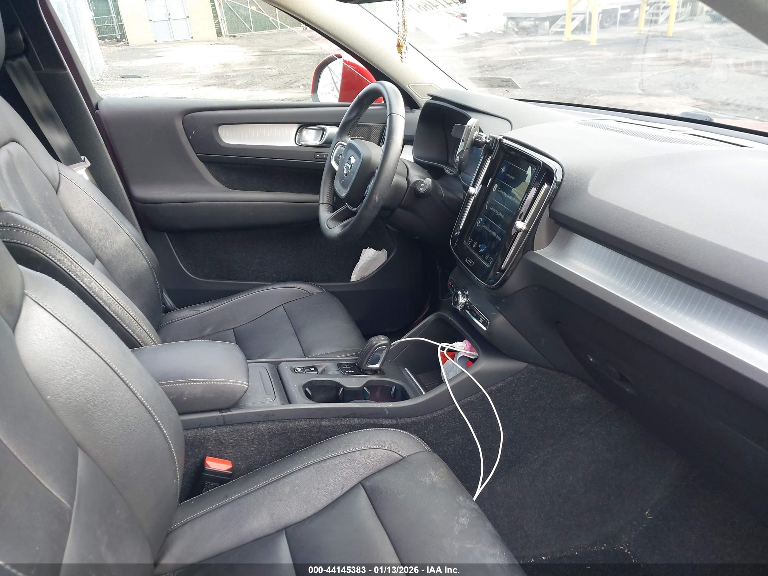 VOLVO XC40 image 5
