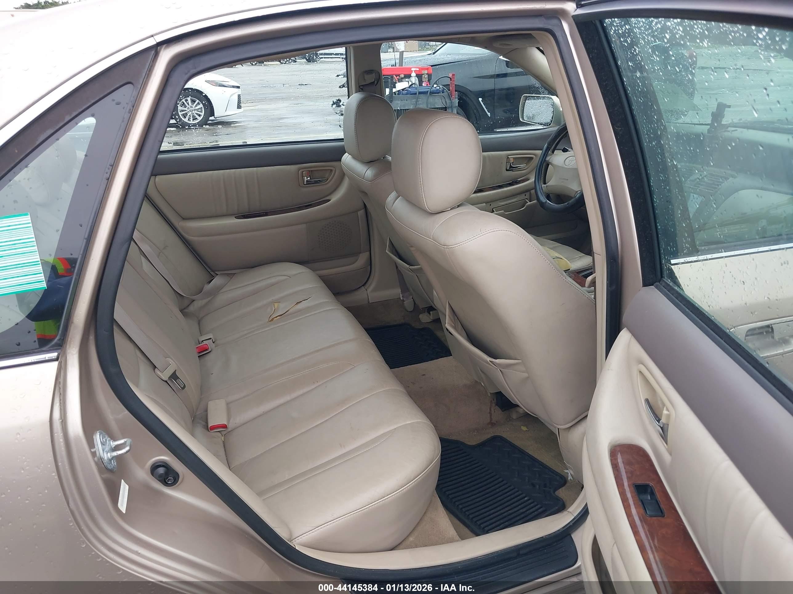TOYOTA AVALON image 8