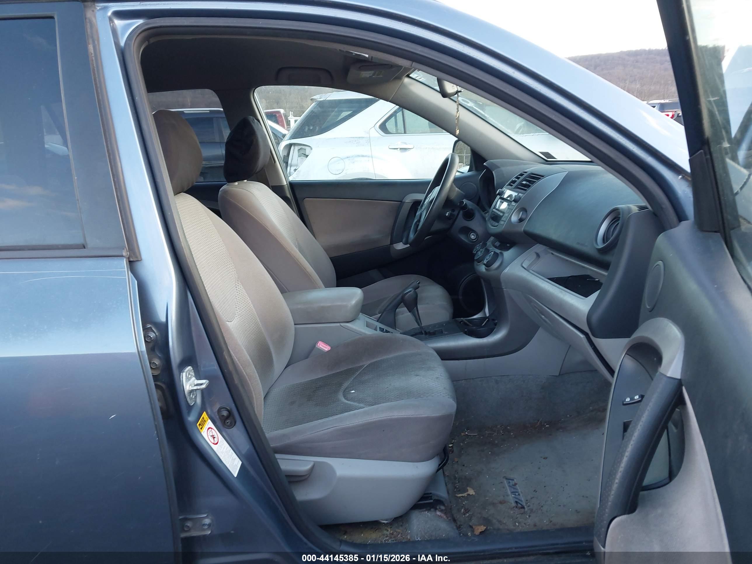 TOYOTA RAV4 image 5