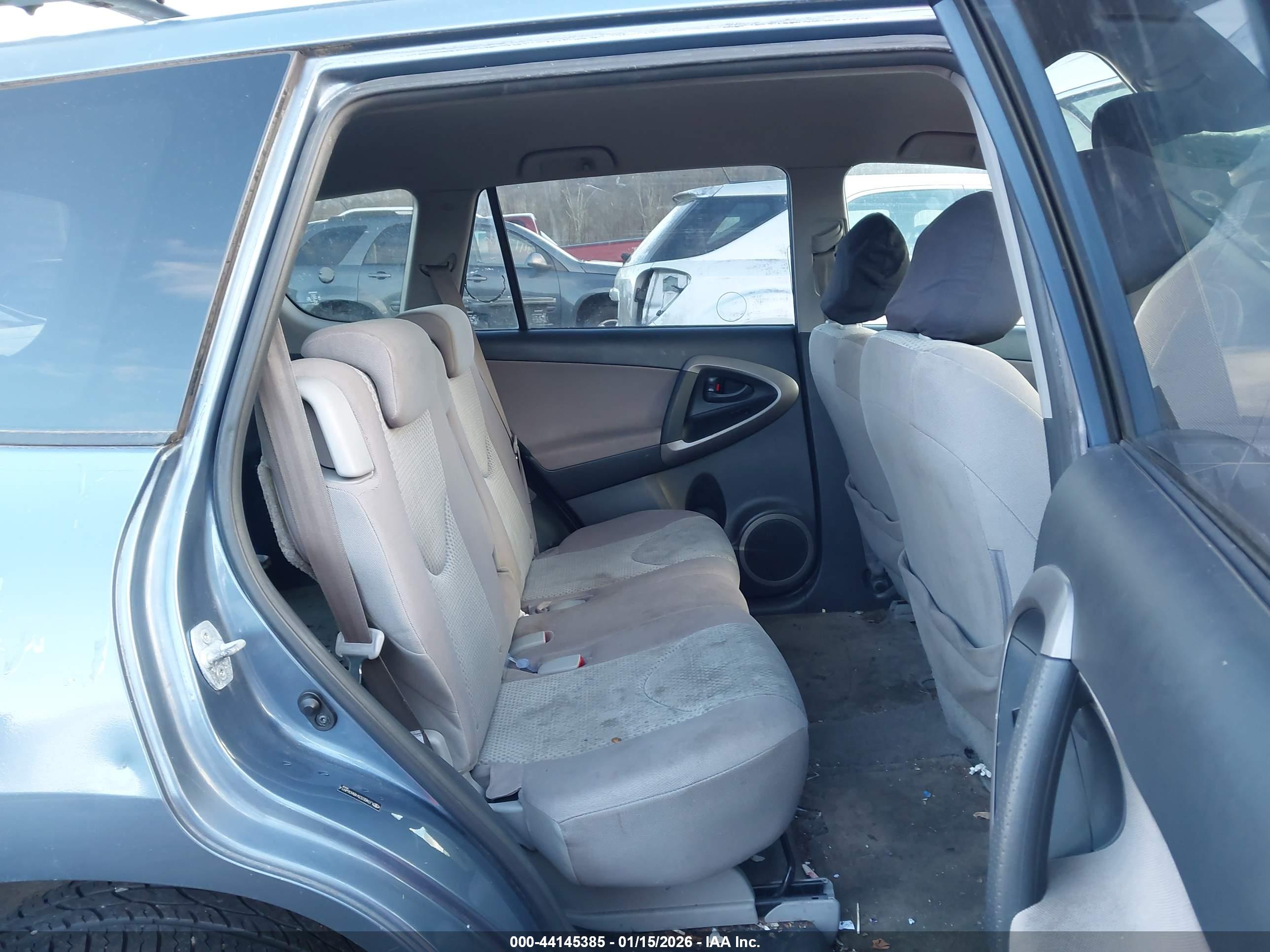 TOYOTA RAV4 image 8