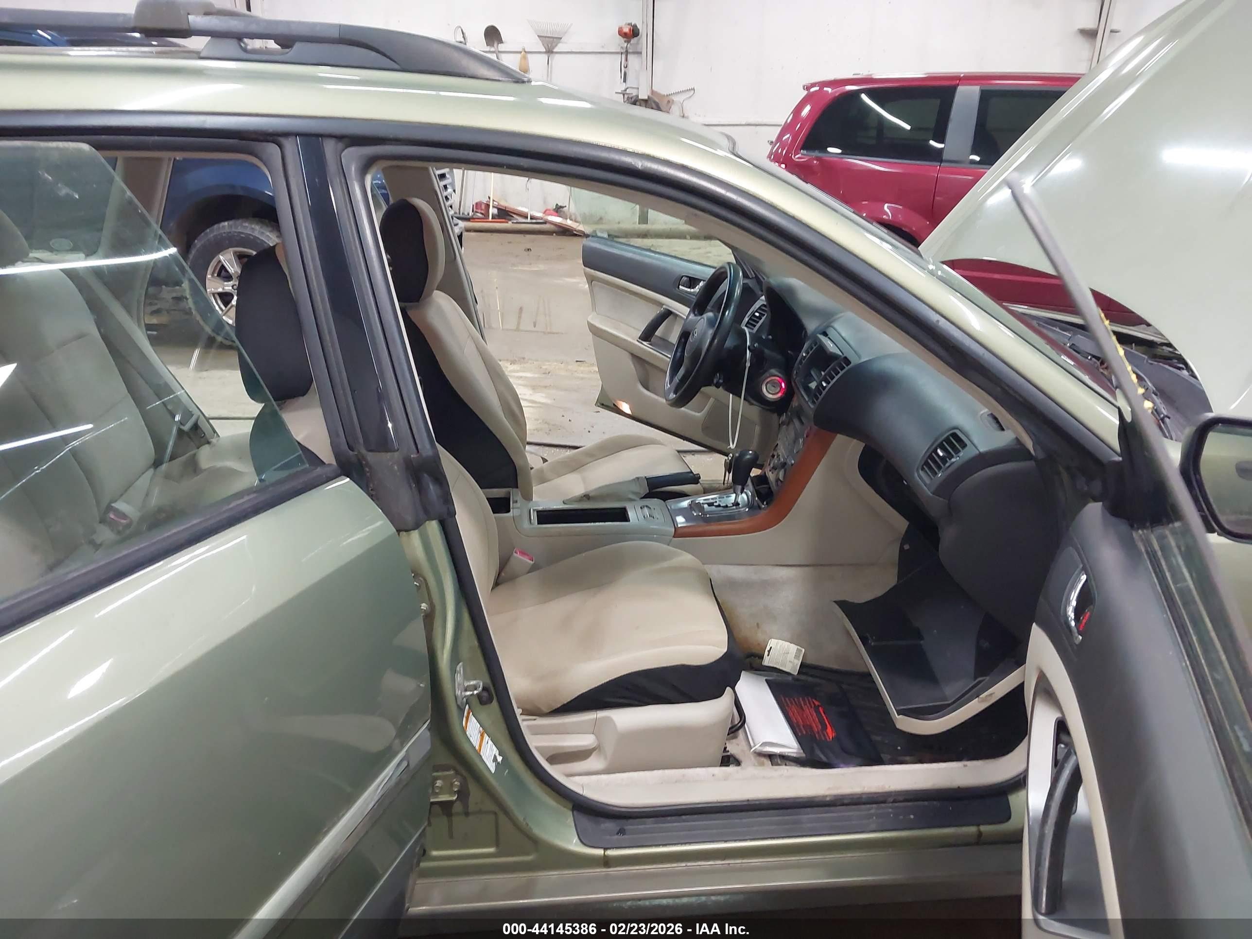 SUBARU OUTBACK image 5