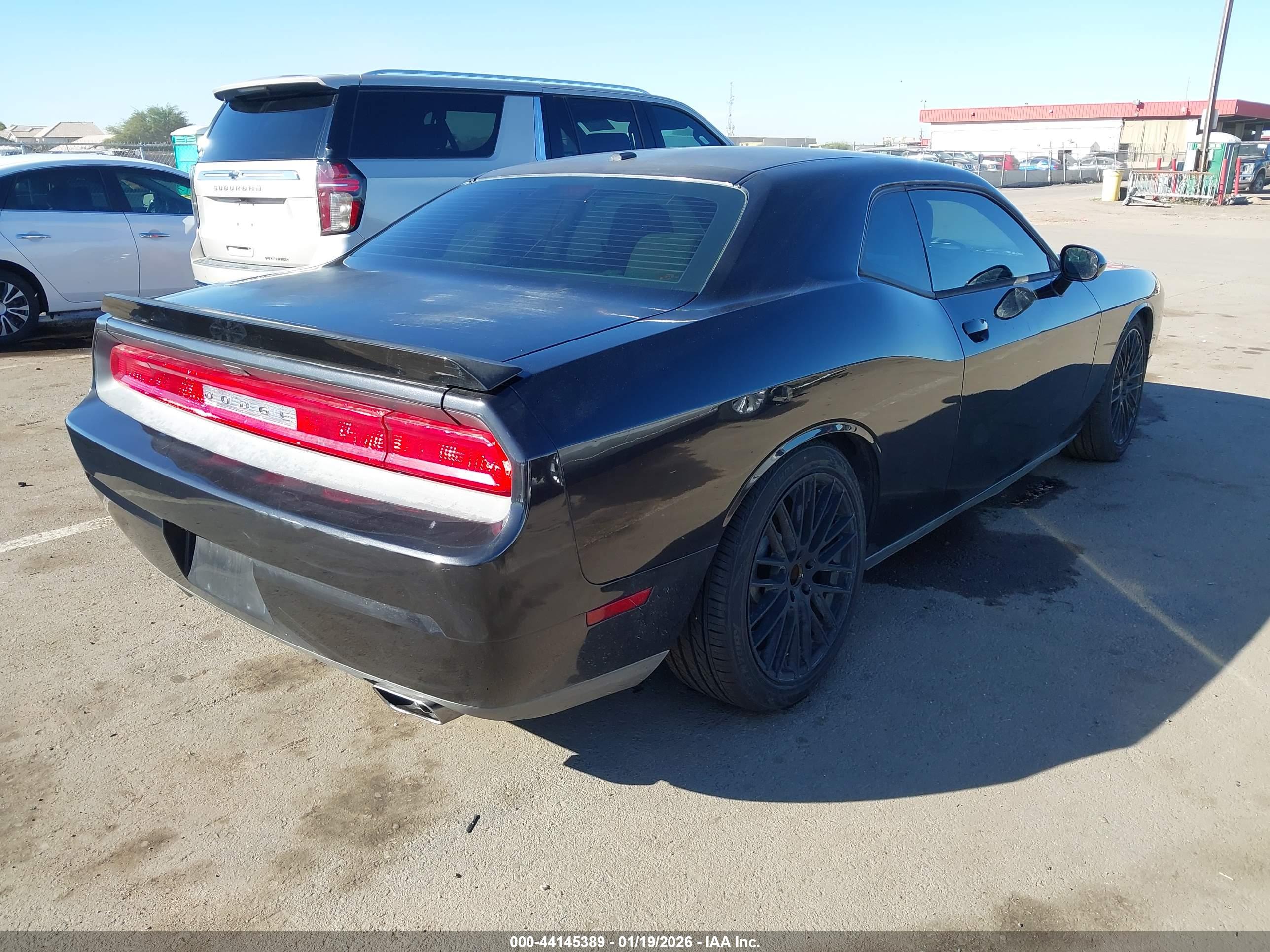 DODGE CHALLENGER image 4