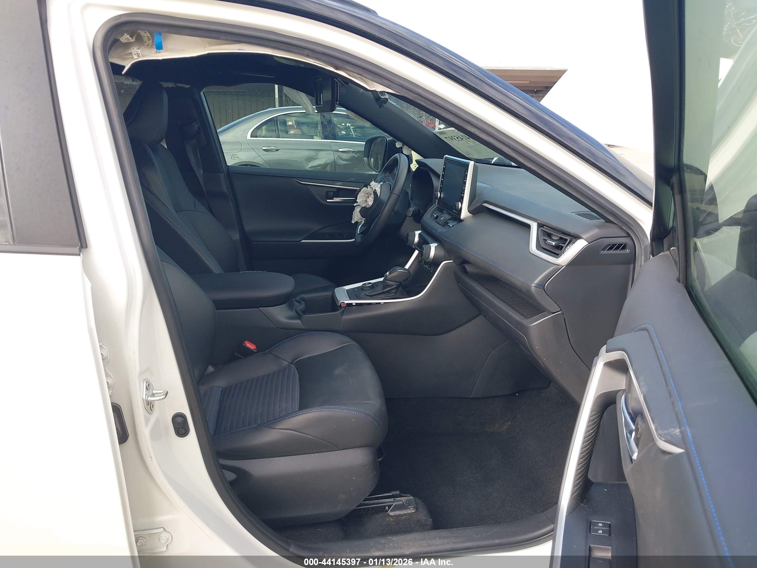 TOYOTA RAV4 image 5