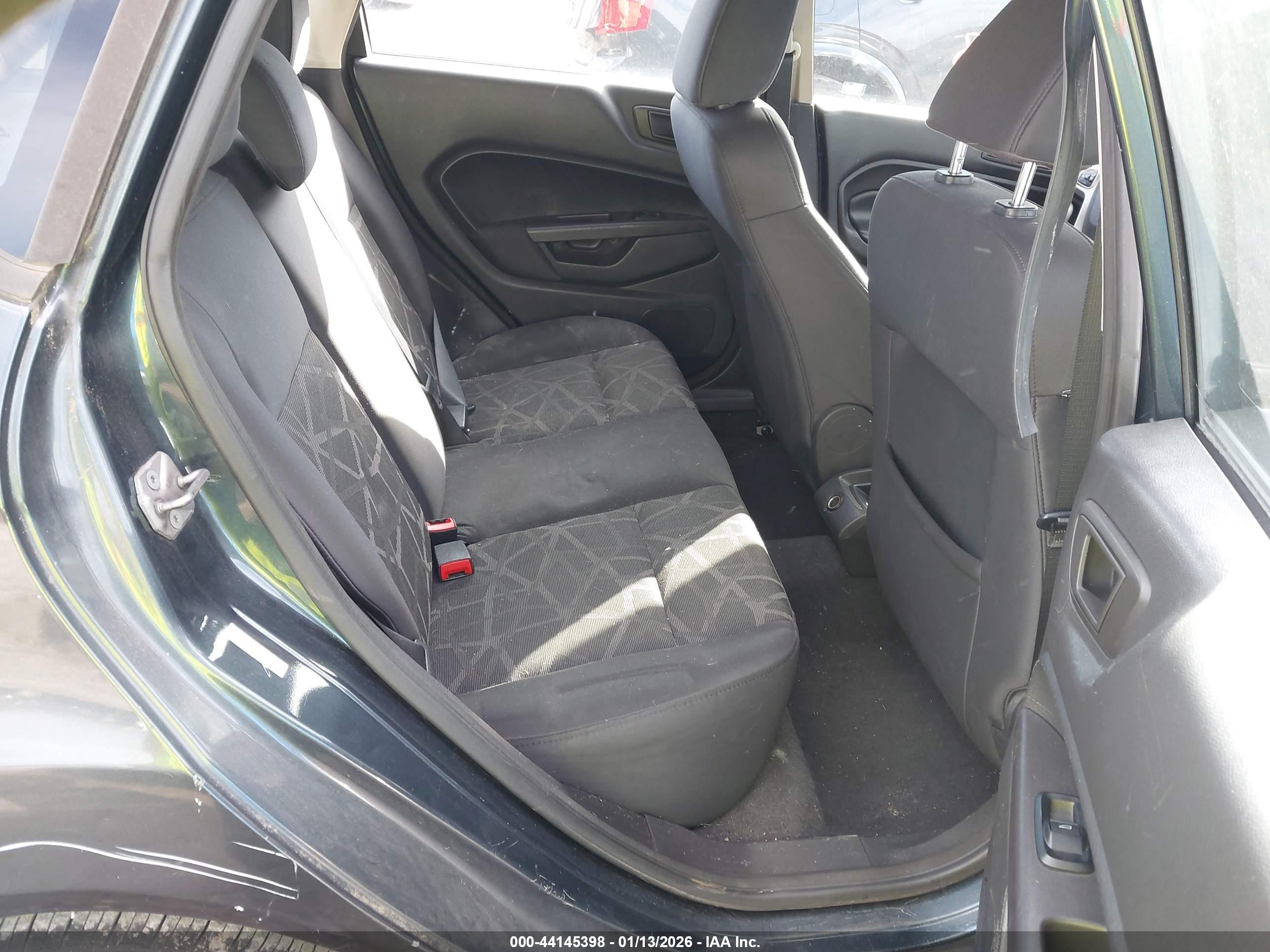 FORD FIESTA image 8