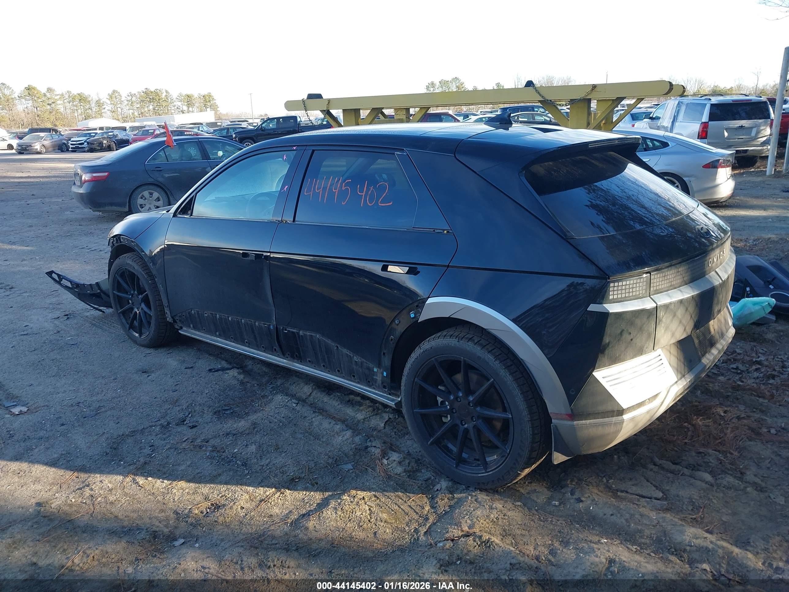 HYUNDAI IONIQ image 3