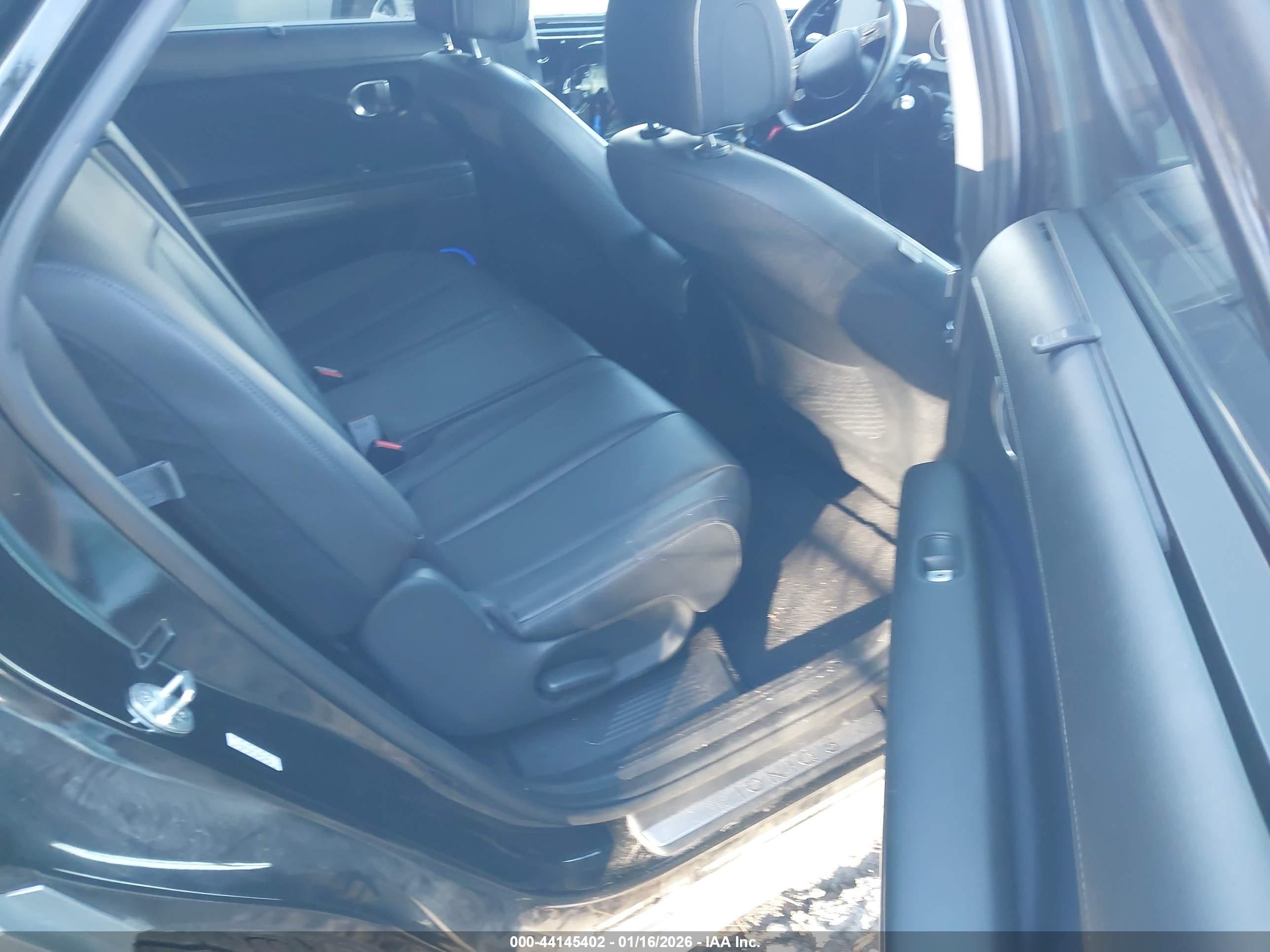 HYUNDAI IONIQ image 8