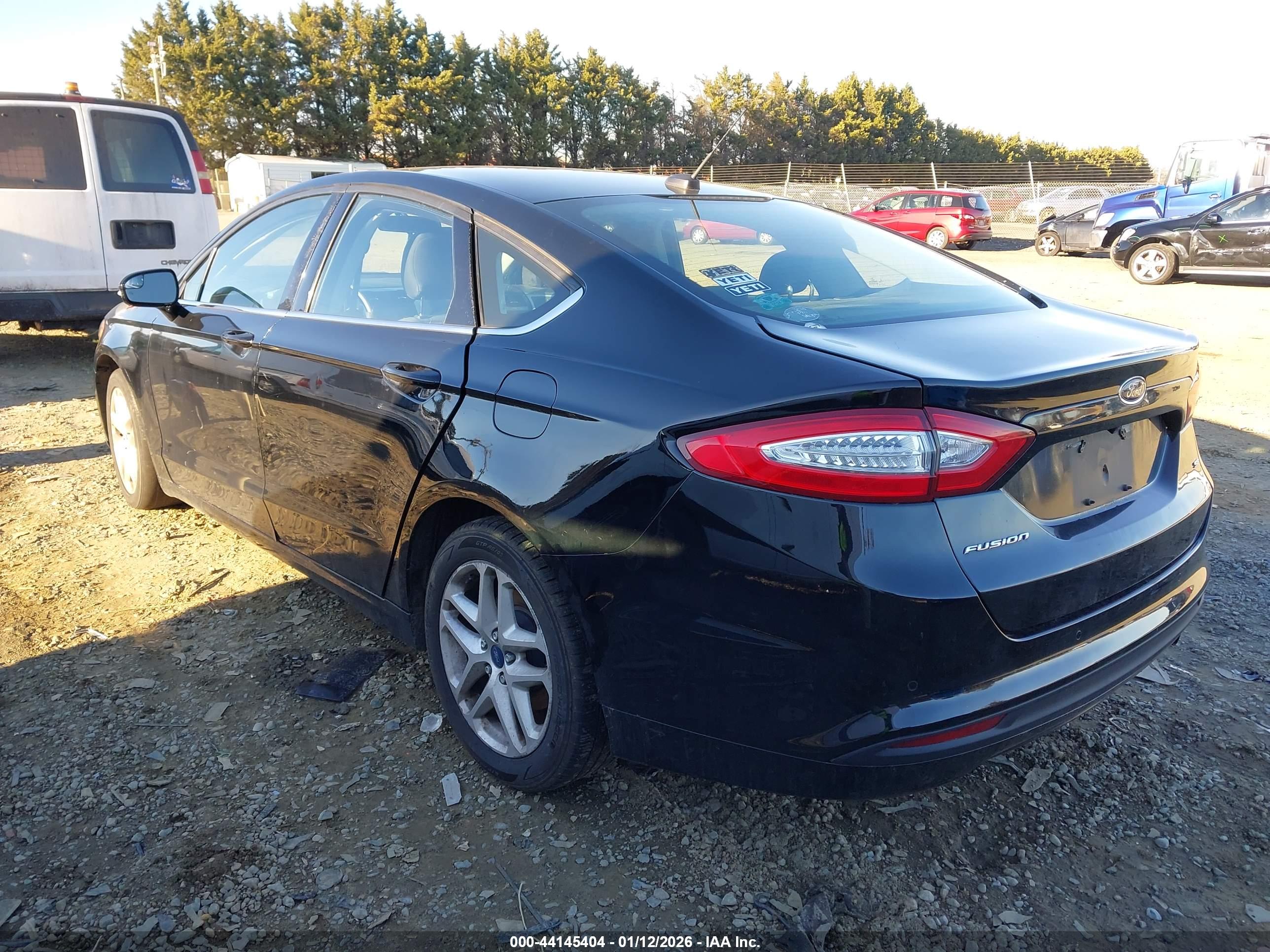 FORD FUSION image 3
