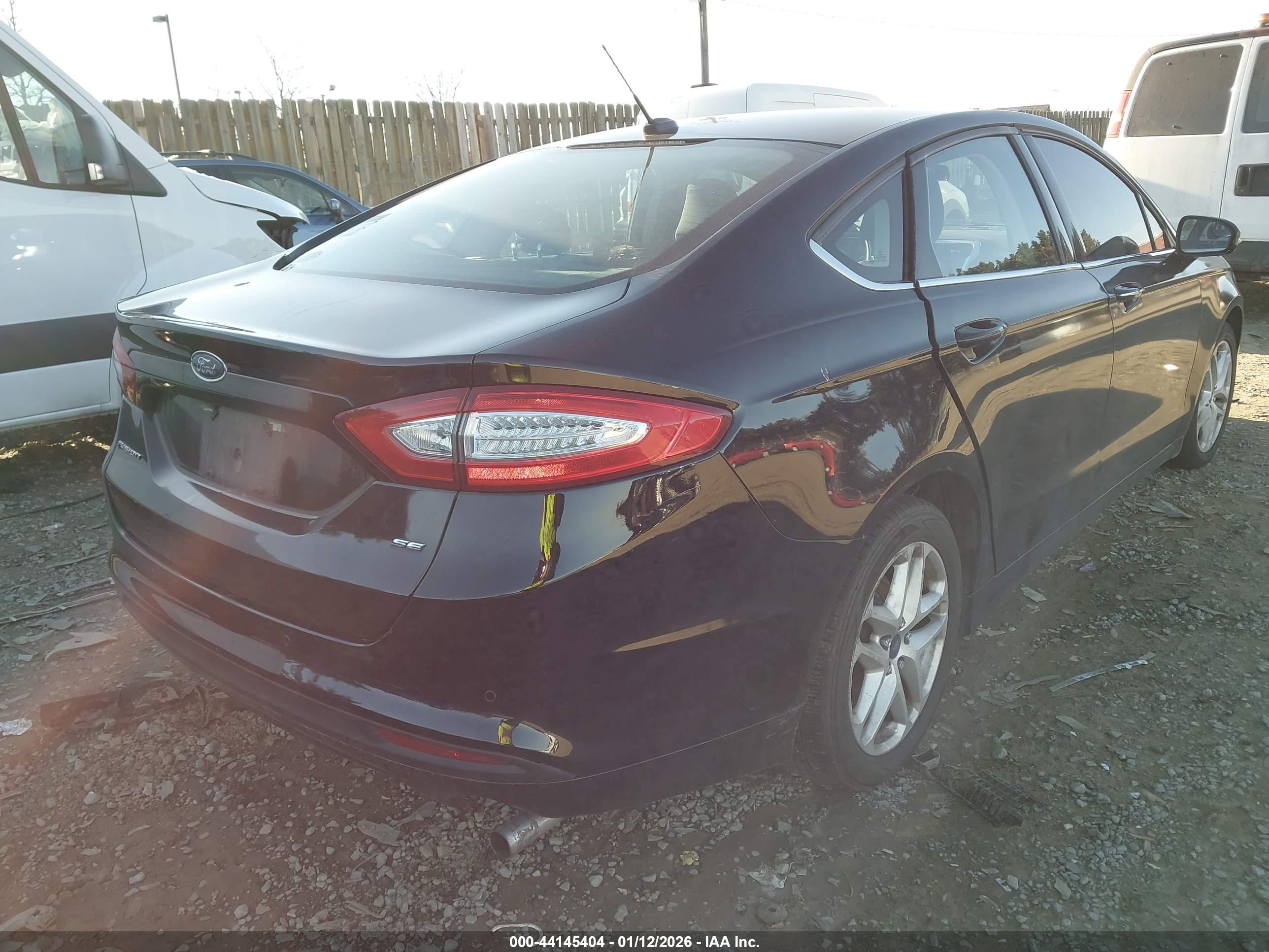 FORD FUSION image 4