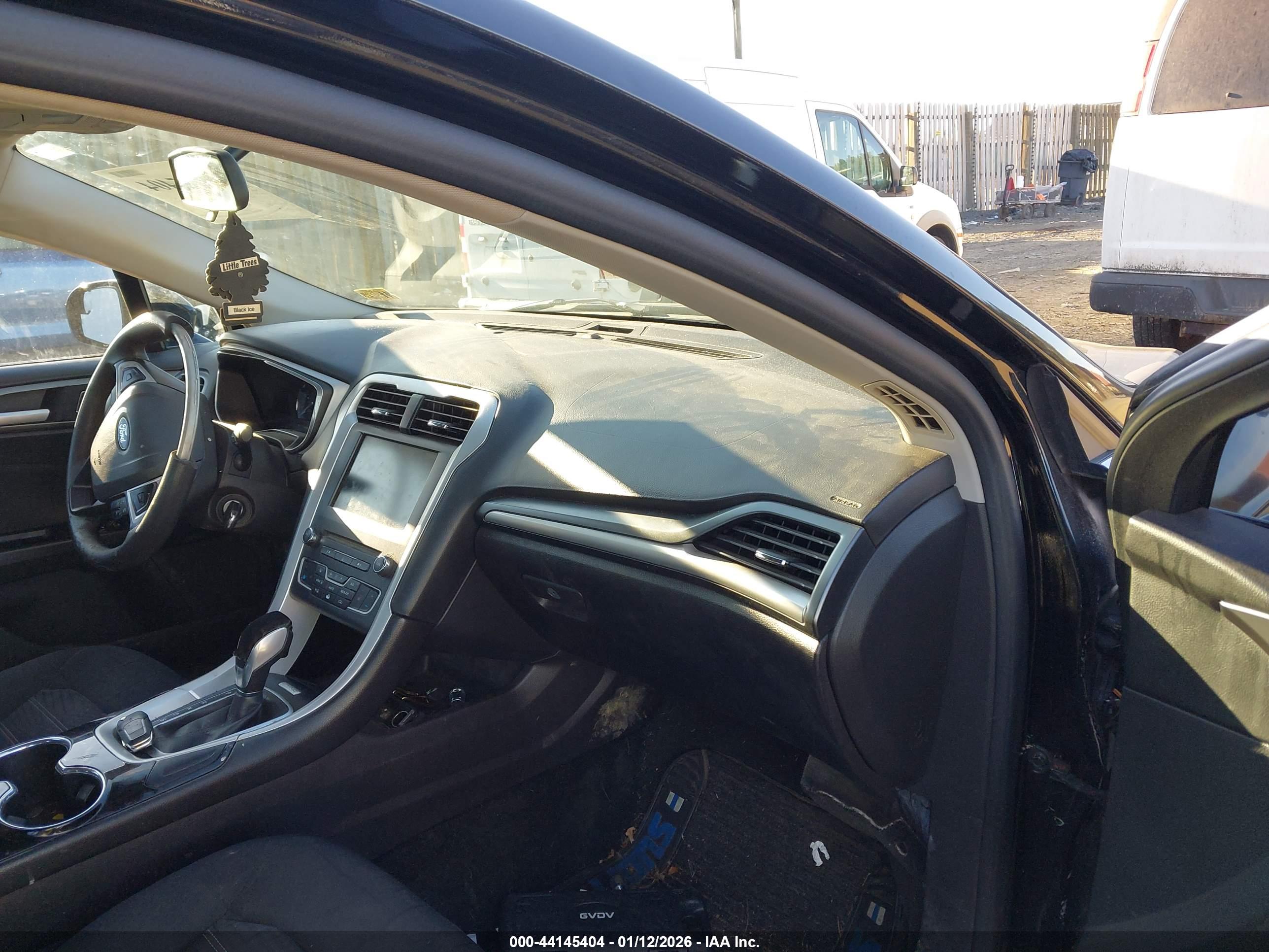 FORD FUSION image 5