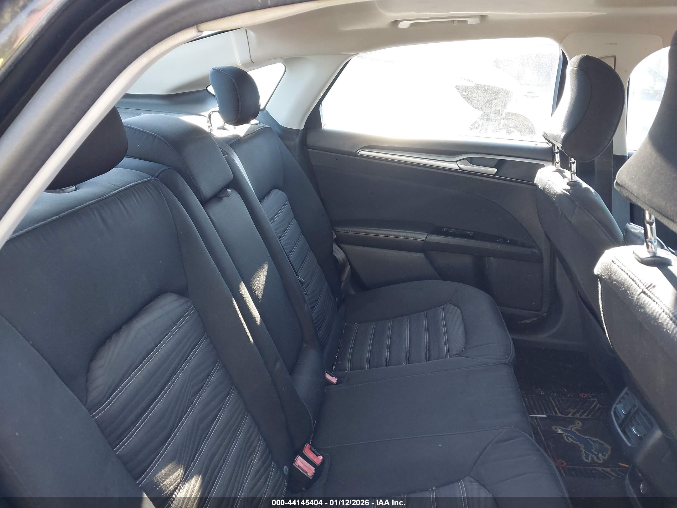 FORD FUSION image 8