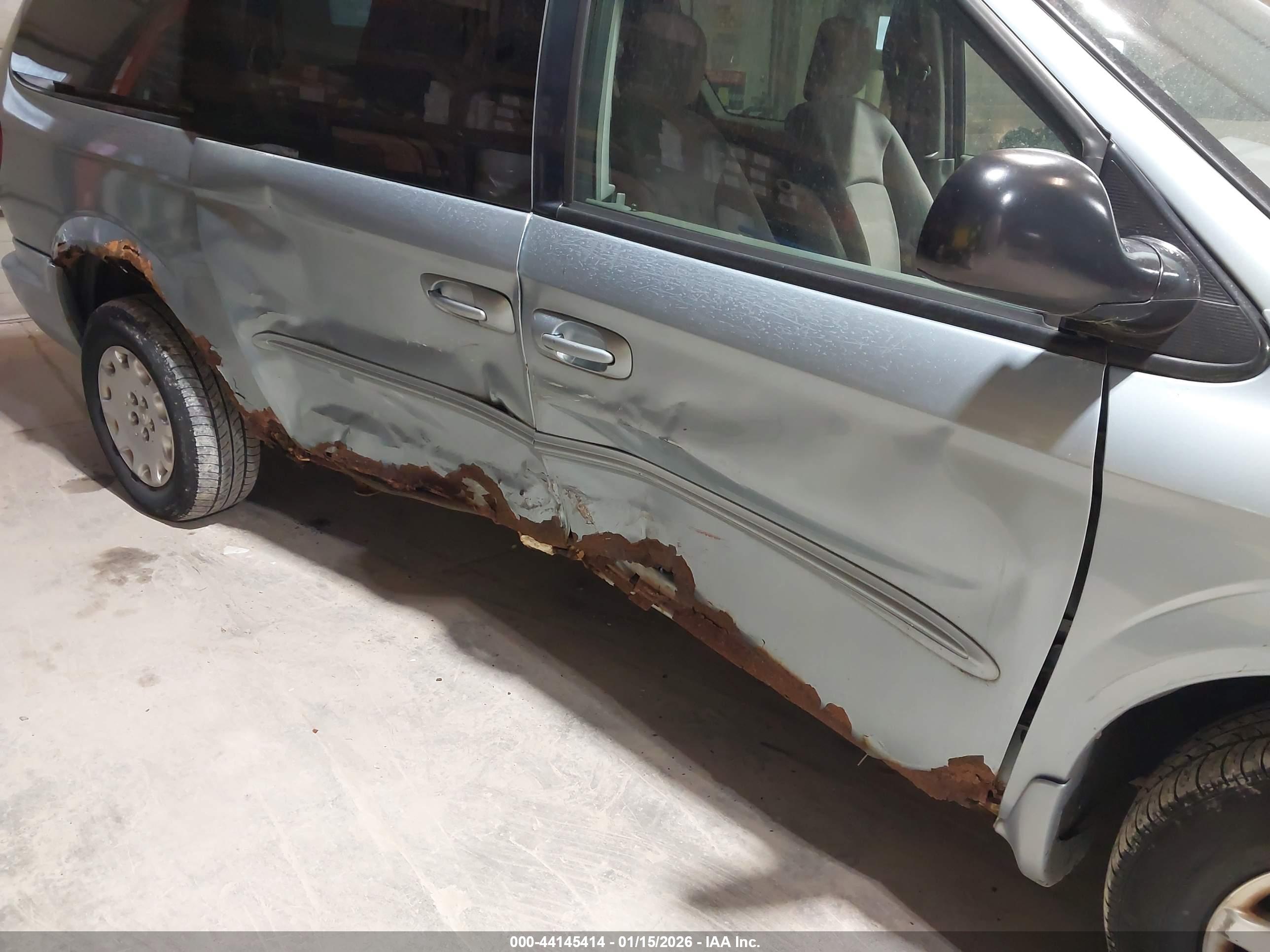 CHRYSLER TOWN image 6