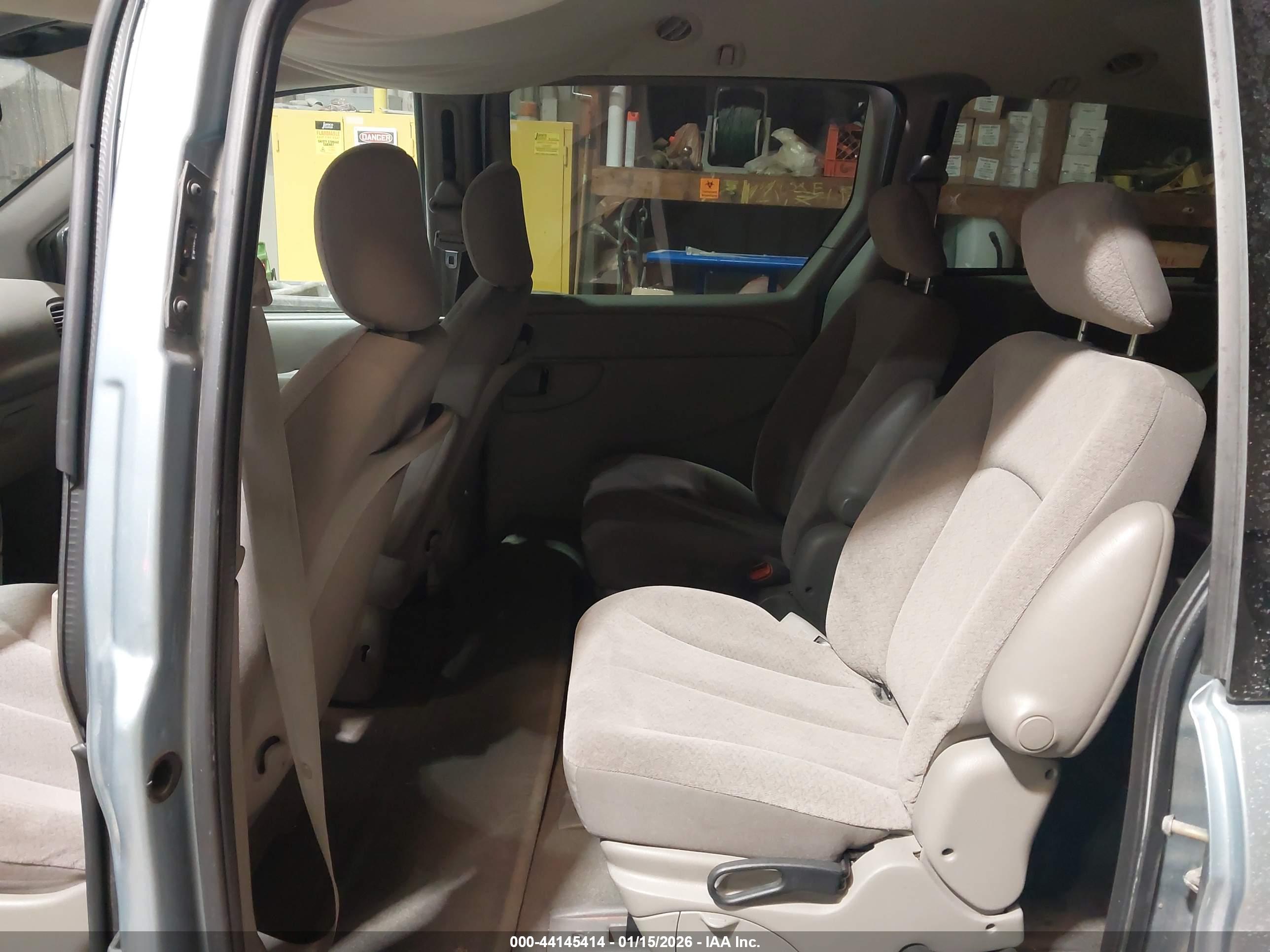 CHRYSLER TOWN image 8