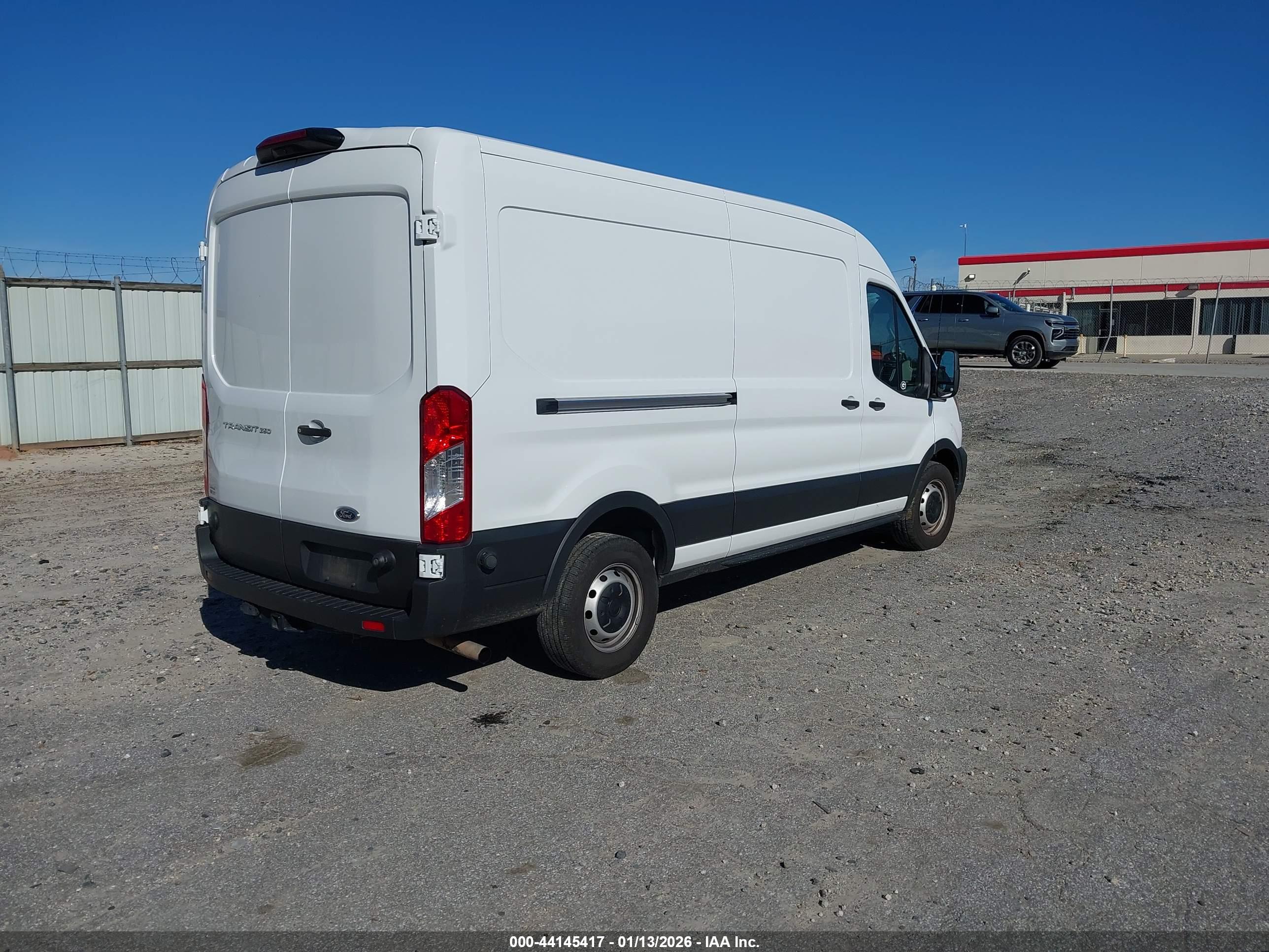 FORD TRANSIT-250 image 4