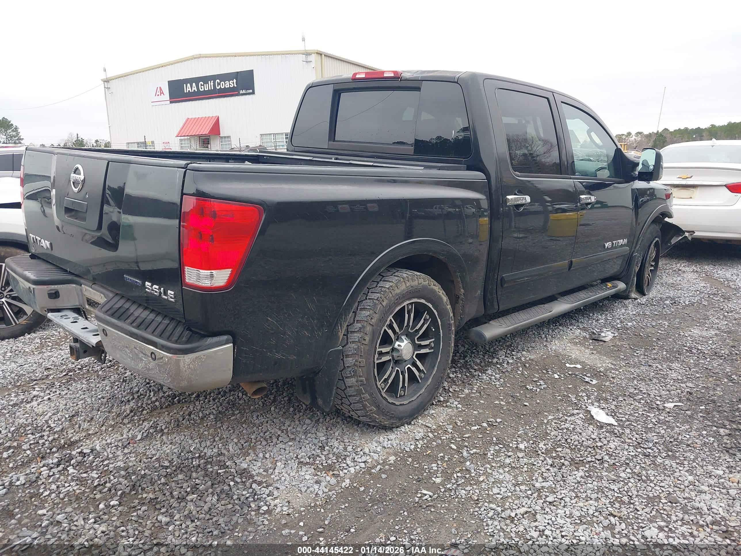 NISSAN TITAN image 4