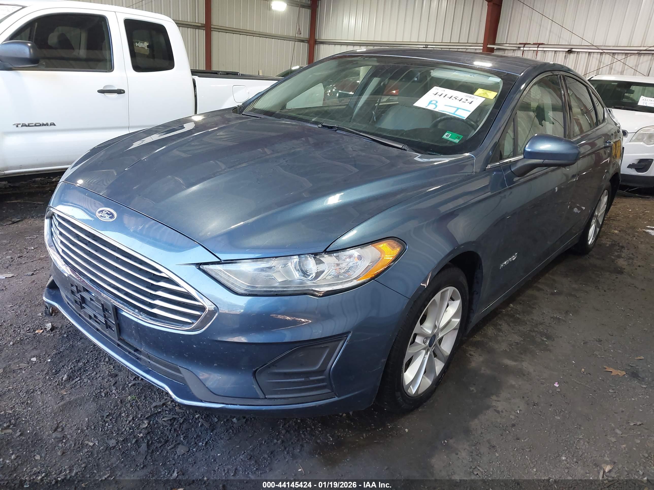 FORD FUSION image 2