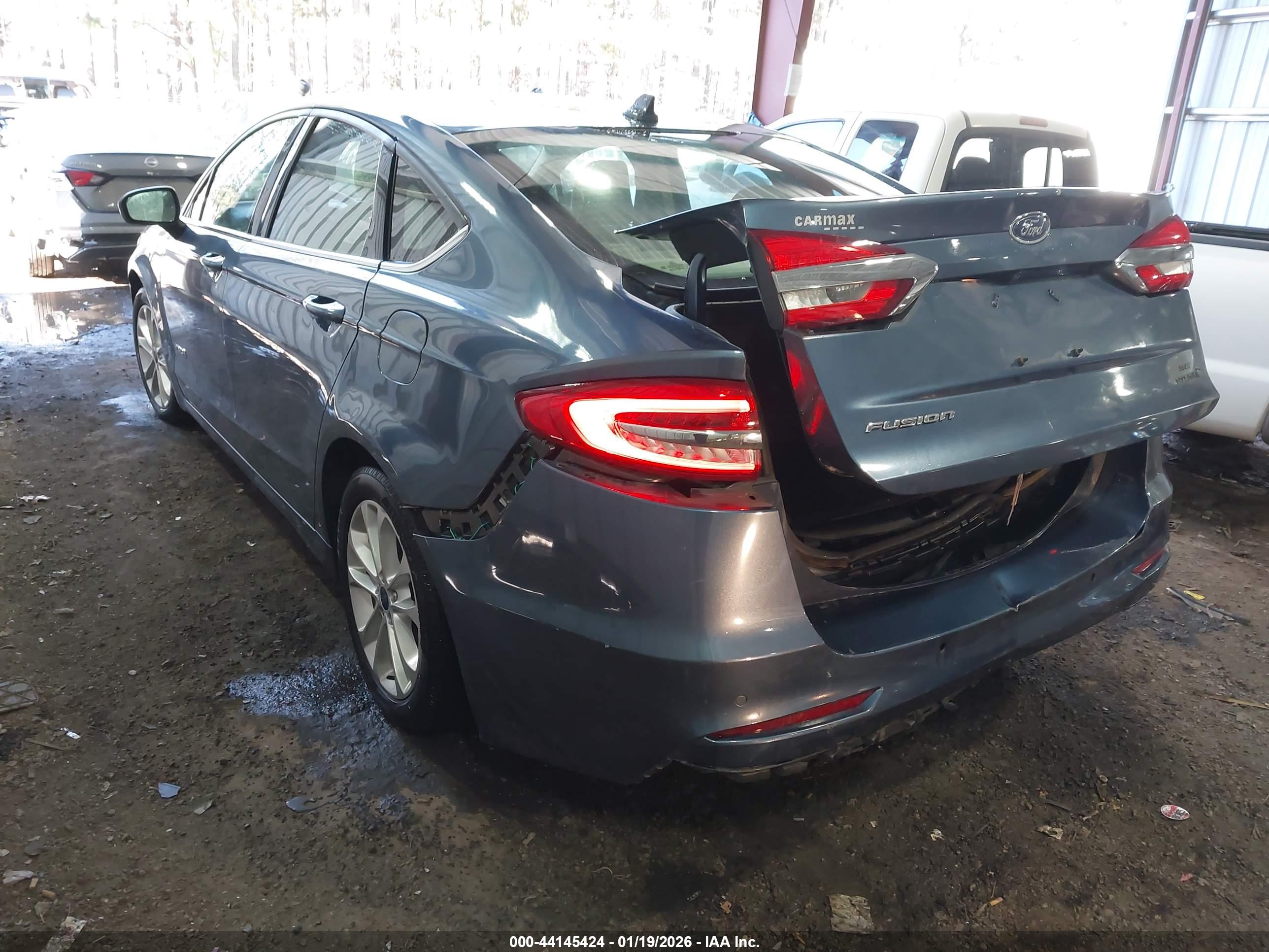 FORD FUSION image 3