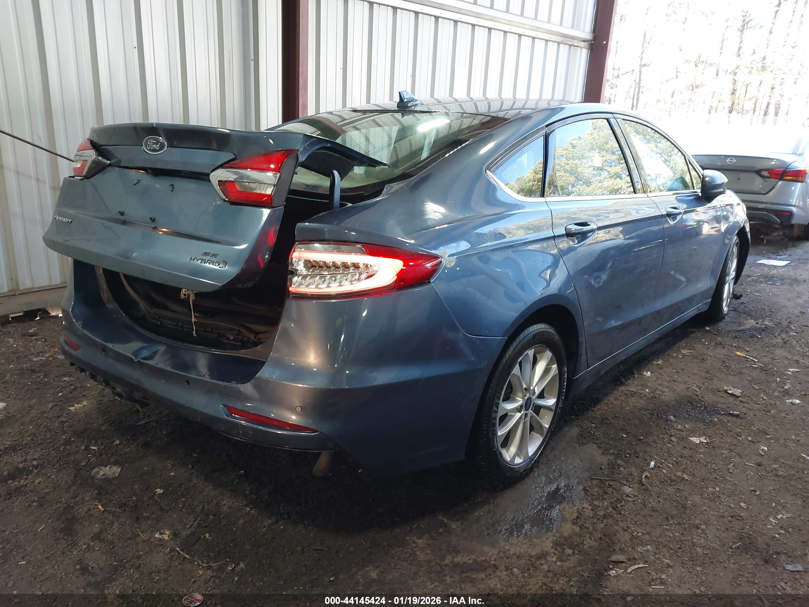 FORD FUSION image 4