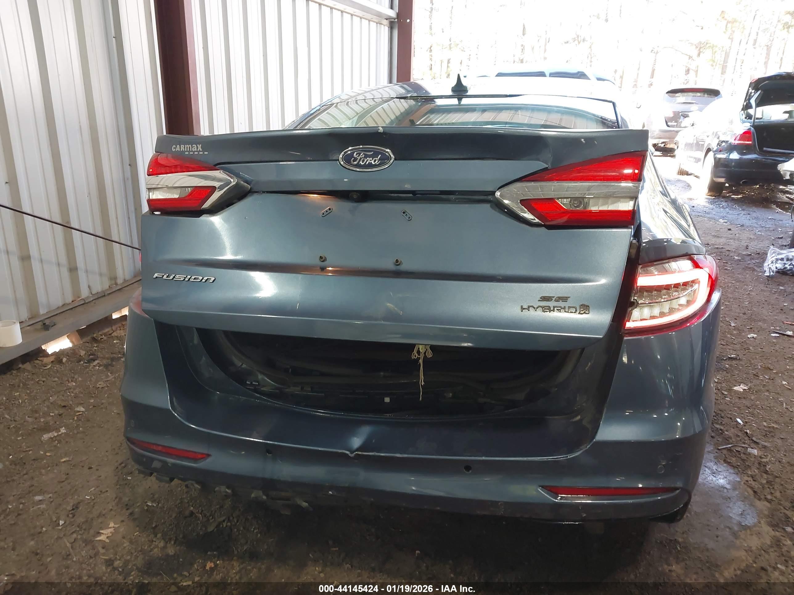 FORD FUSION image 6