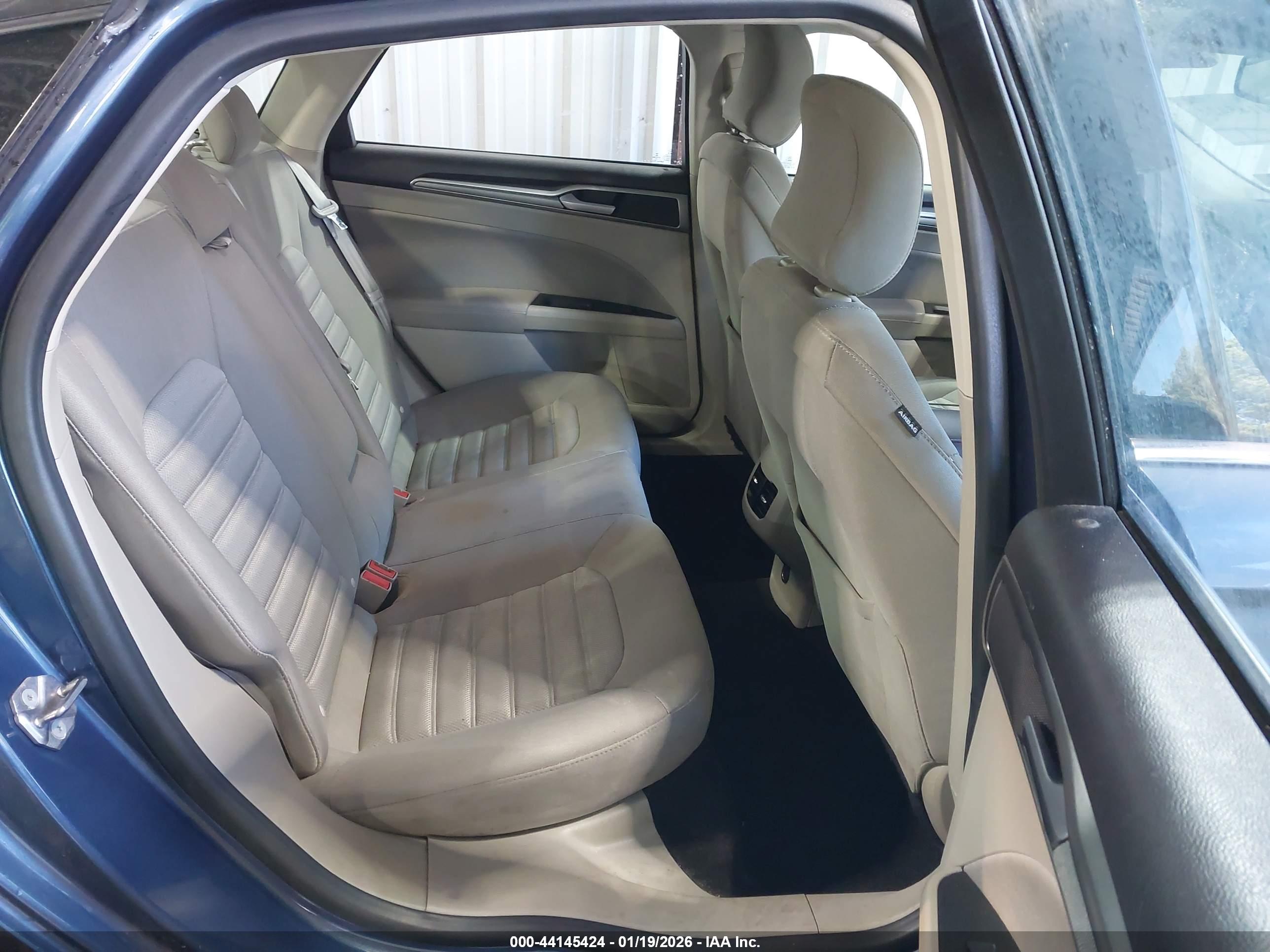 FORD FUSION image 8