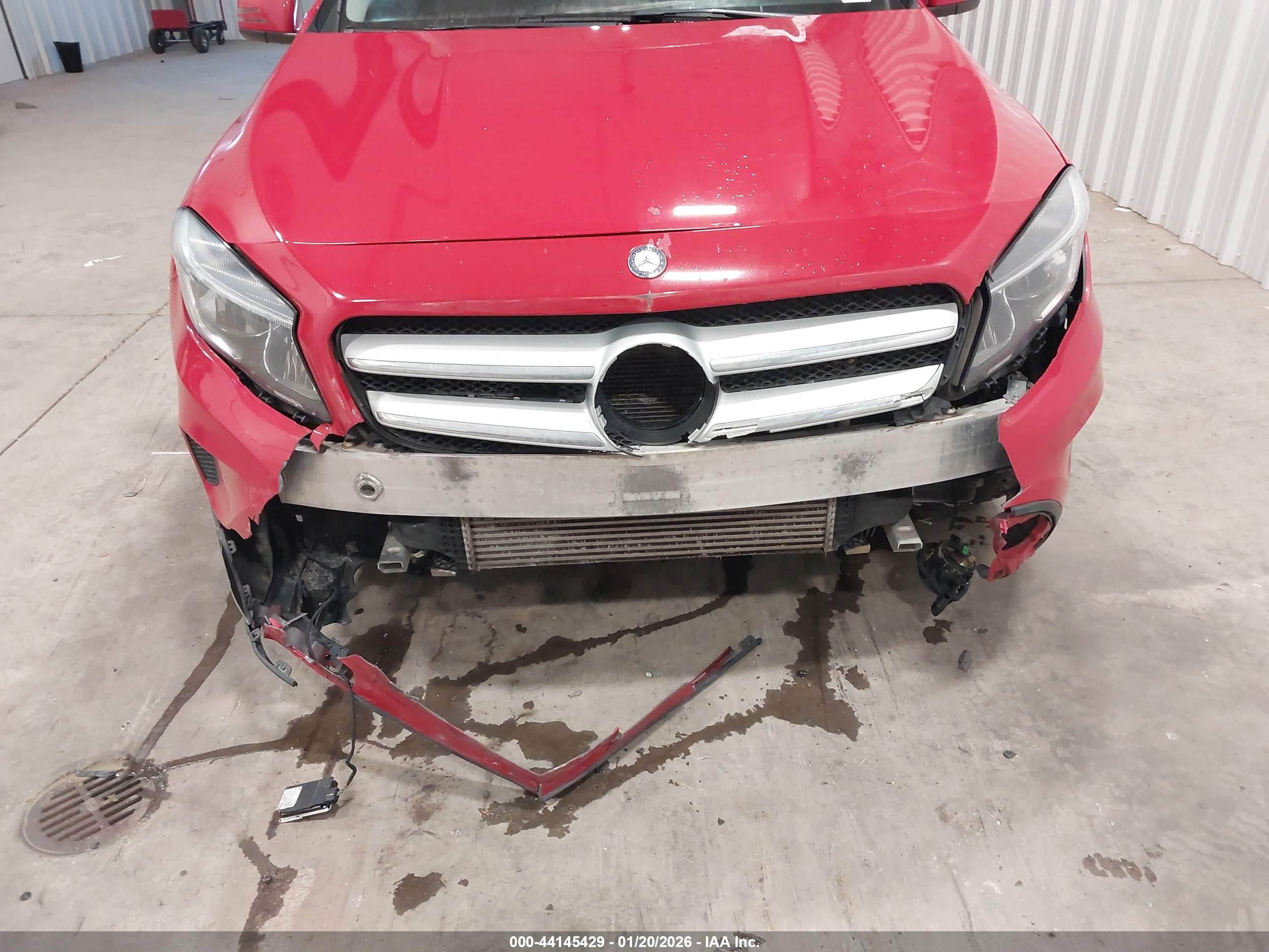 MERCEDES-BENZ GLA image 6