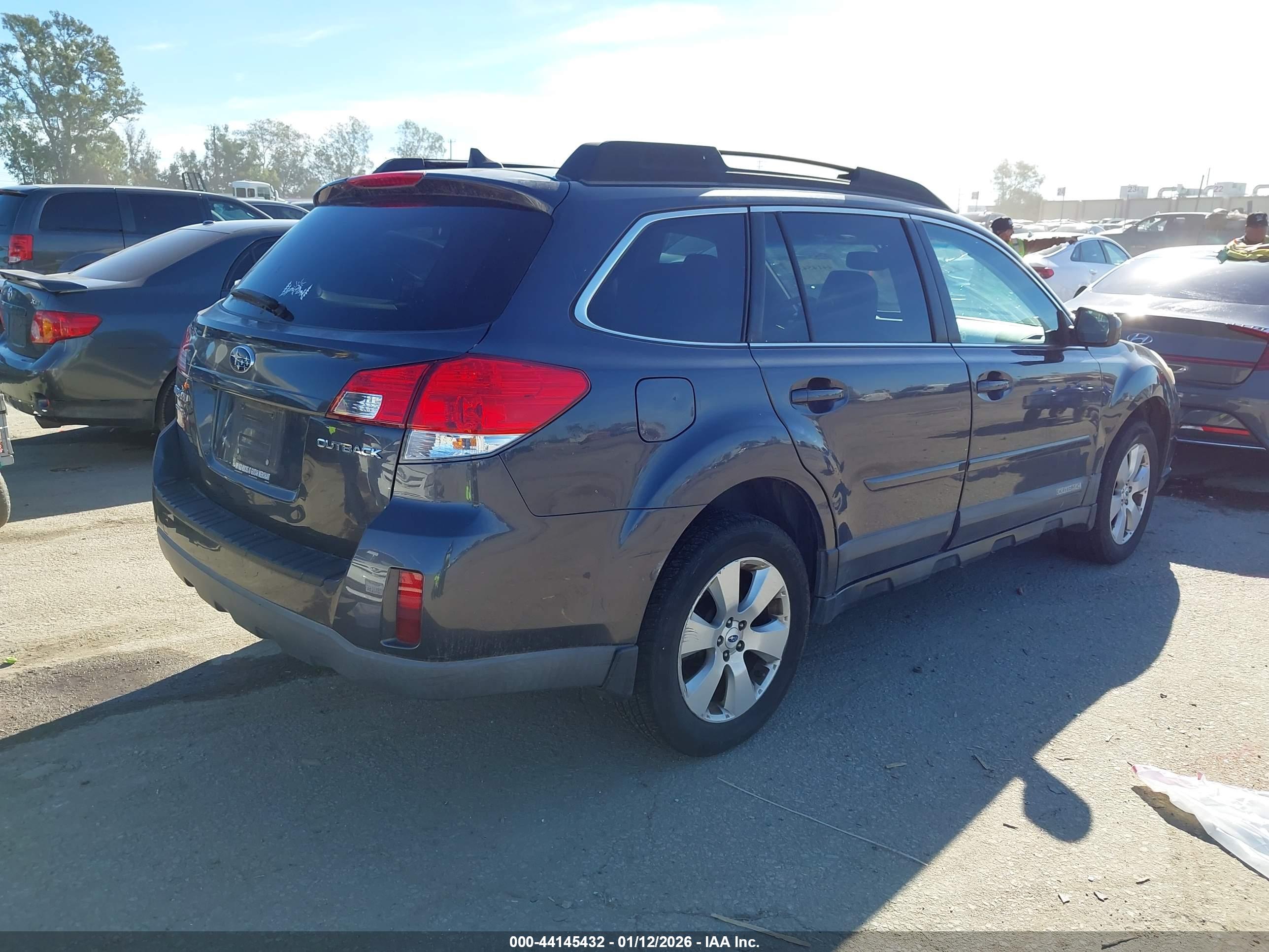 SUBARU OUTBACK image 4