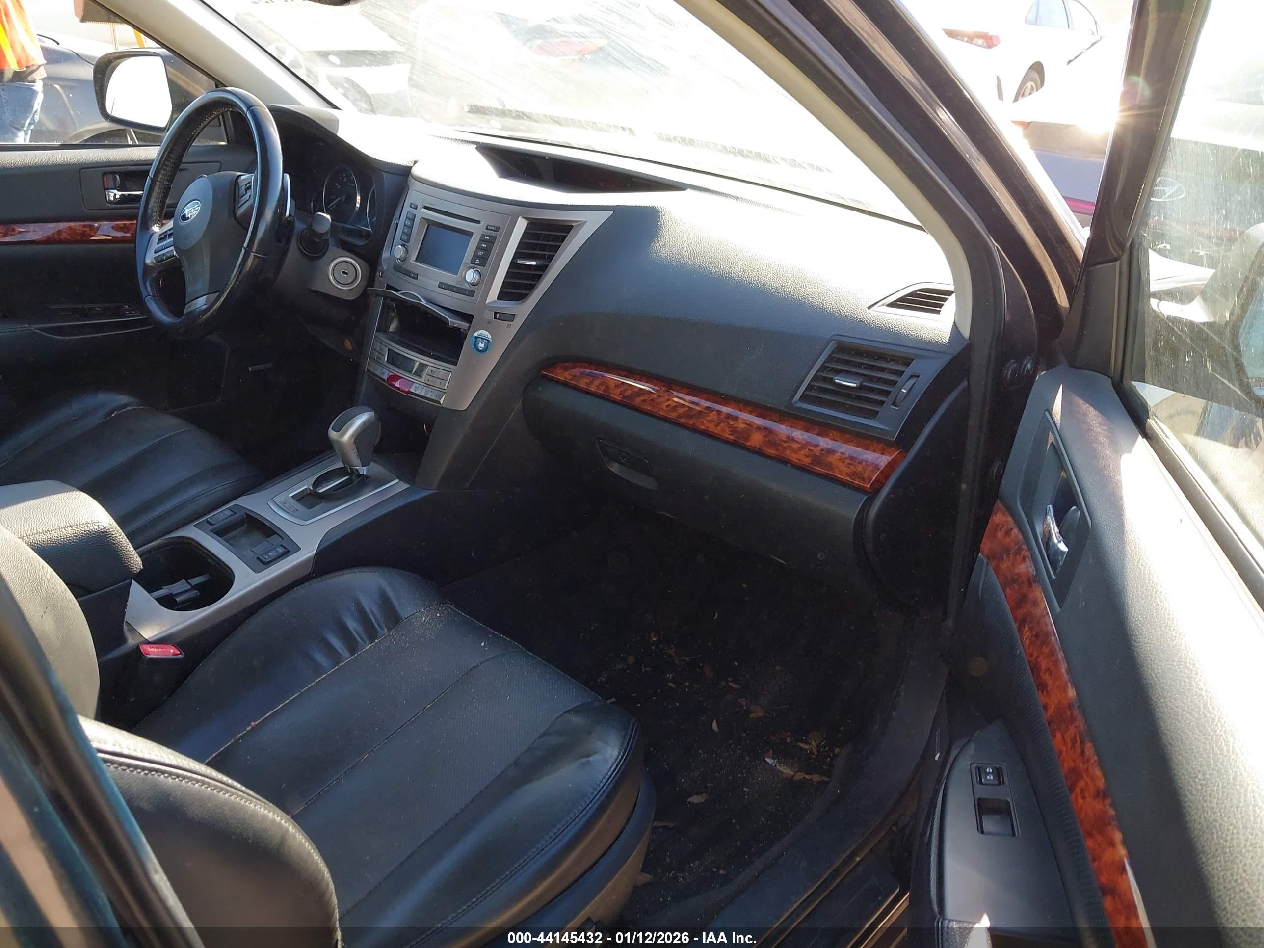 SUBARU OUTBACK image 5