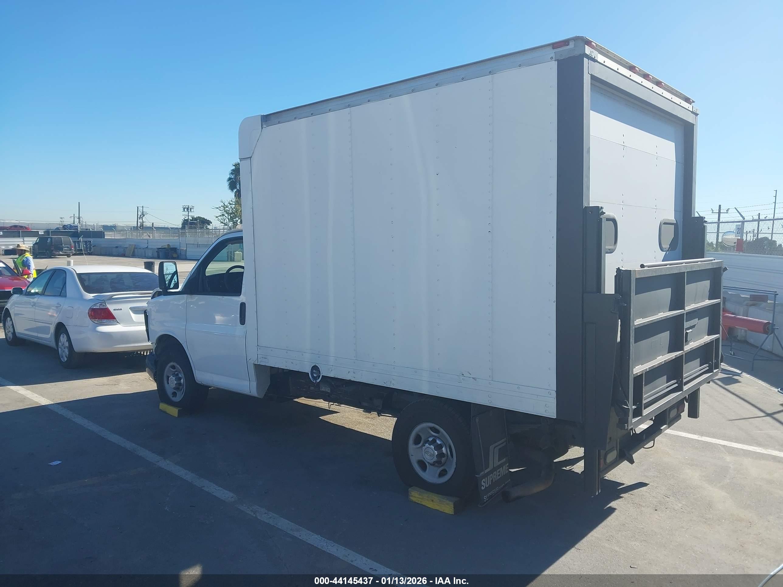 CHEVROLET EXPRESS image 3