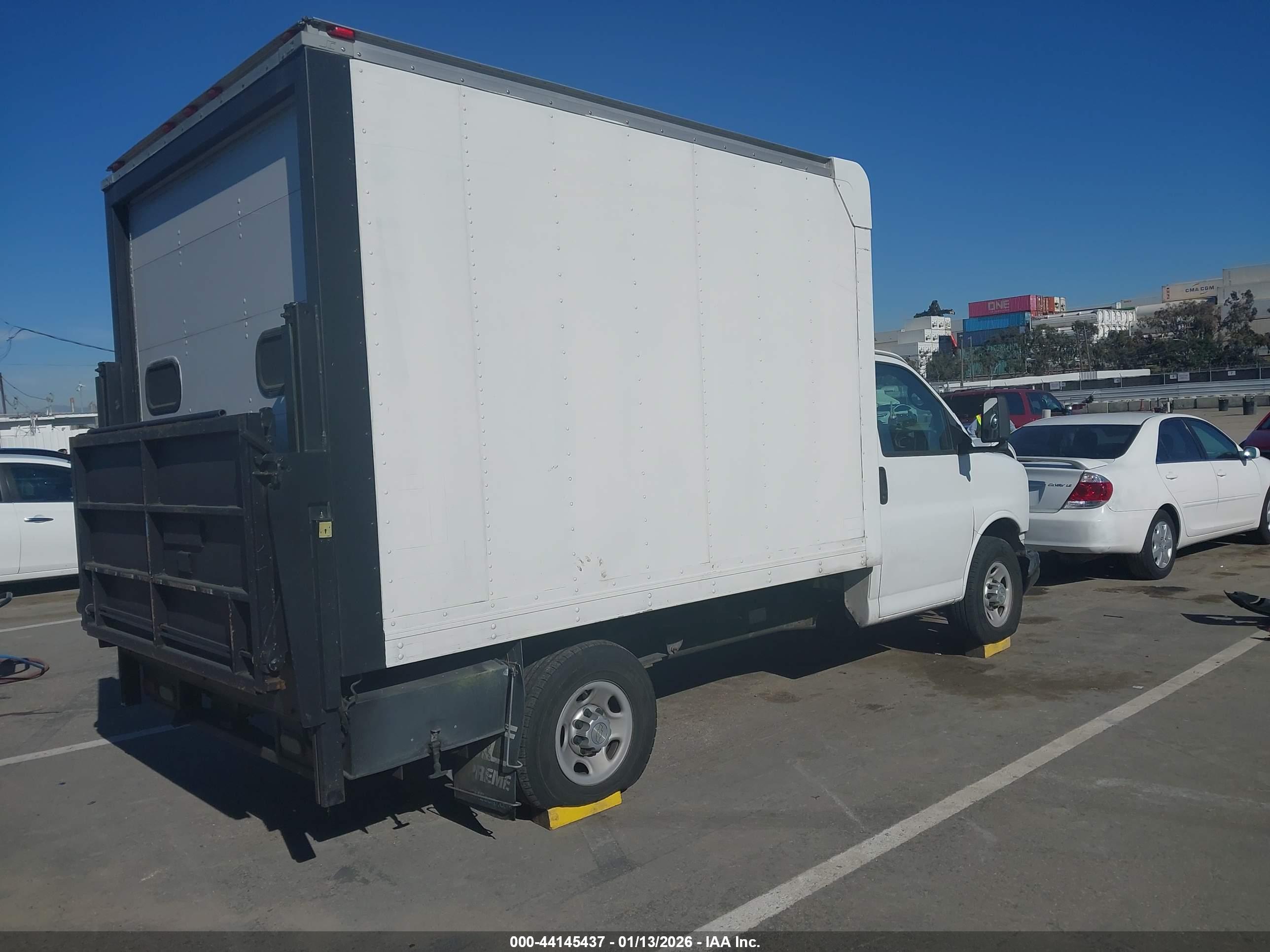 CHEVROLET EXPRESS image 4