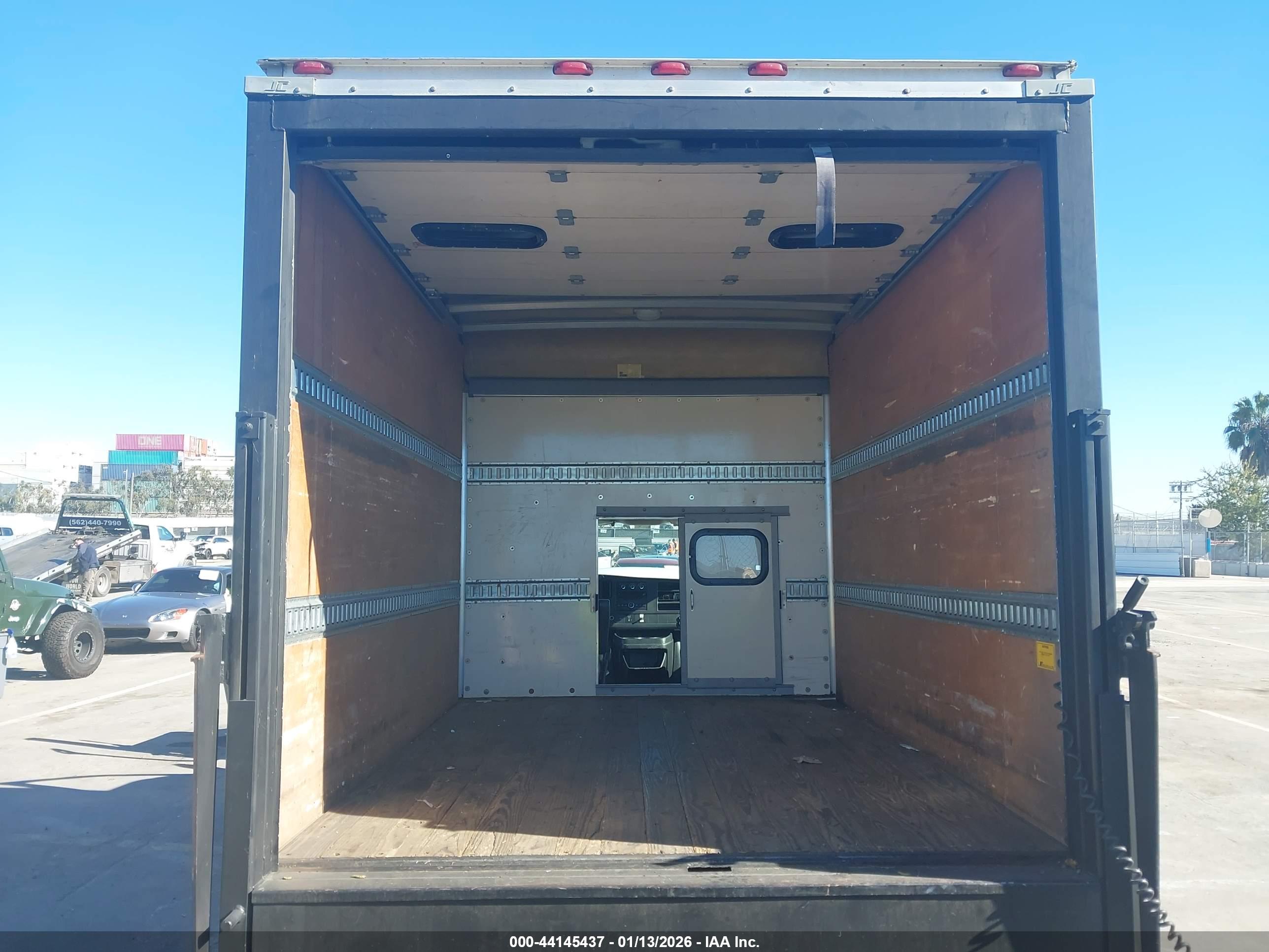 CHEVROLET EXPRESS image 8