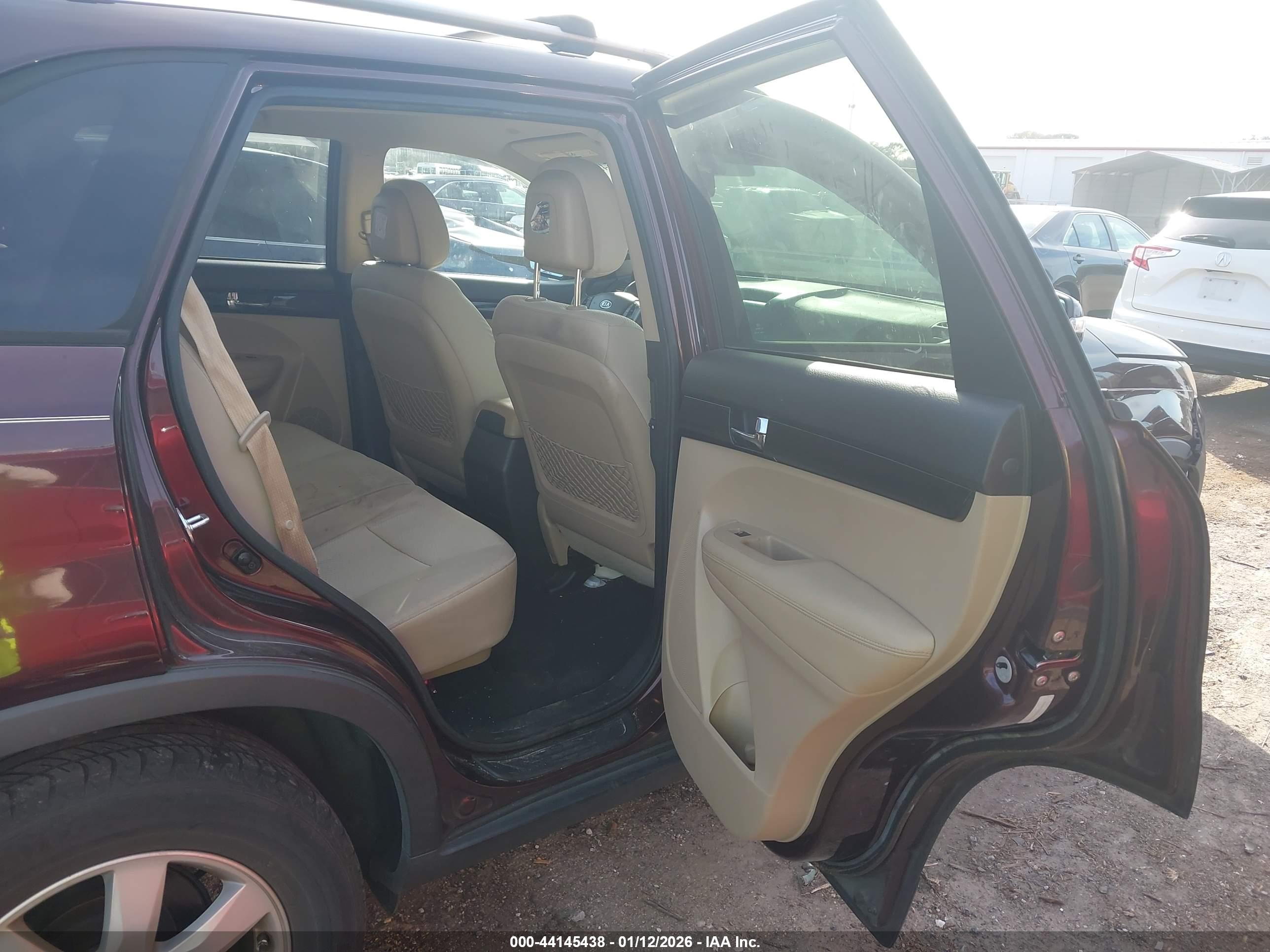 KIA SORENTO image 8