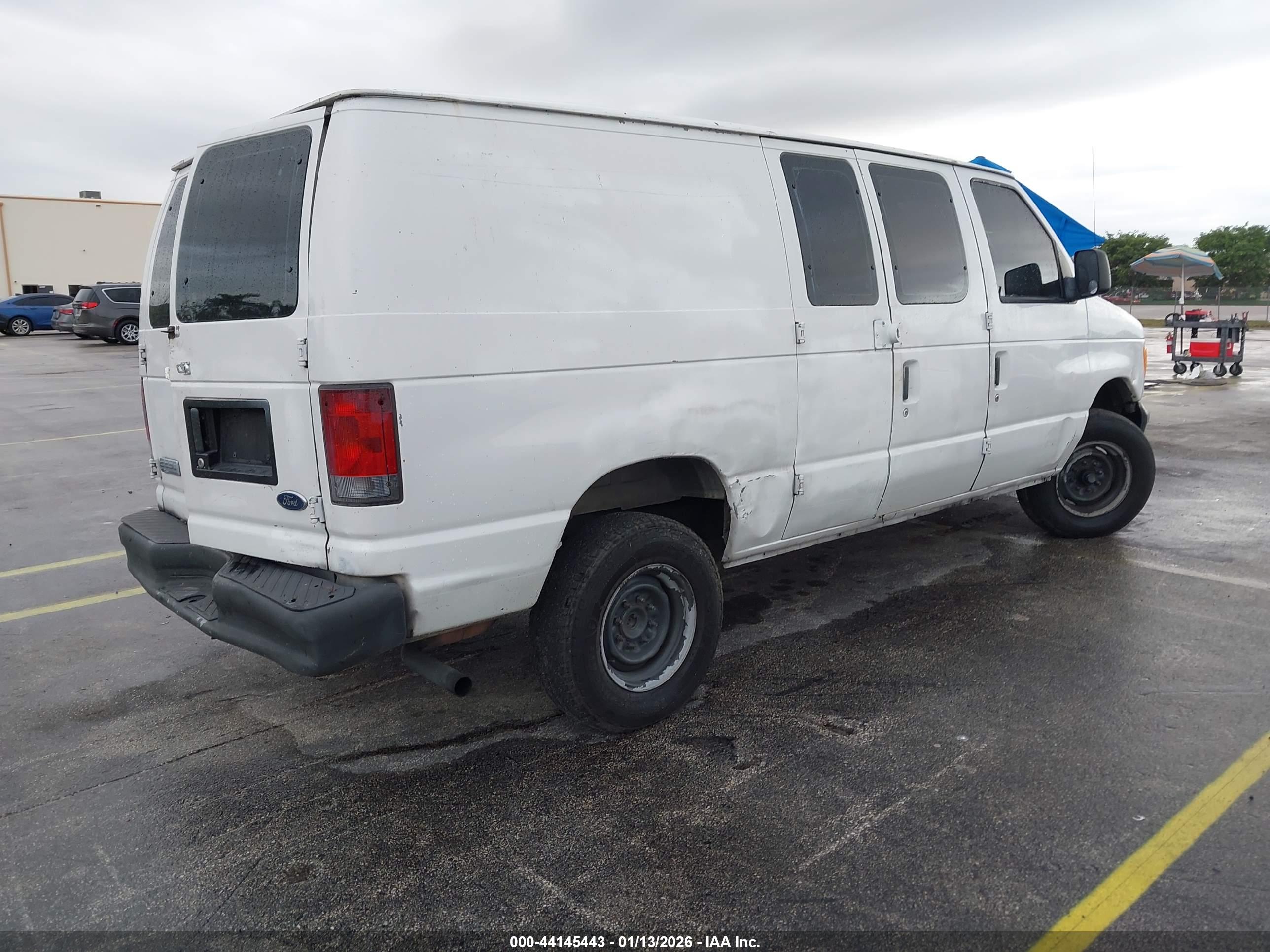 FORD E-250 image 4