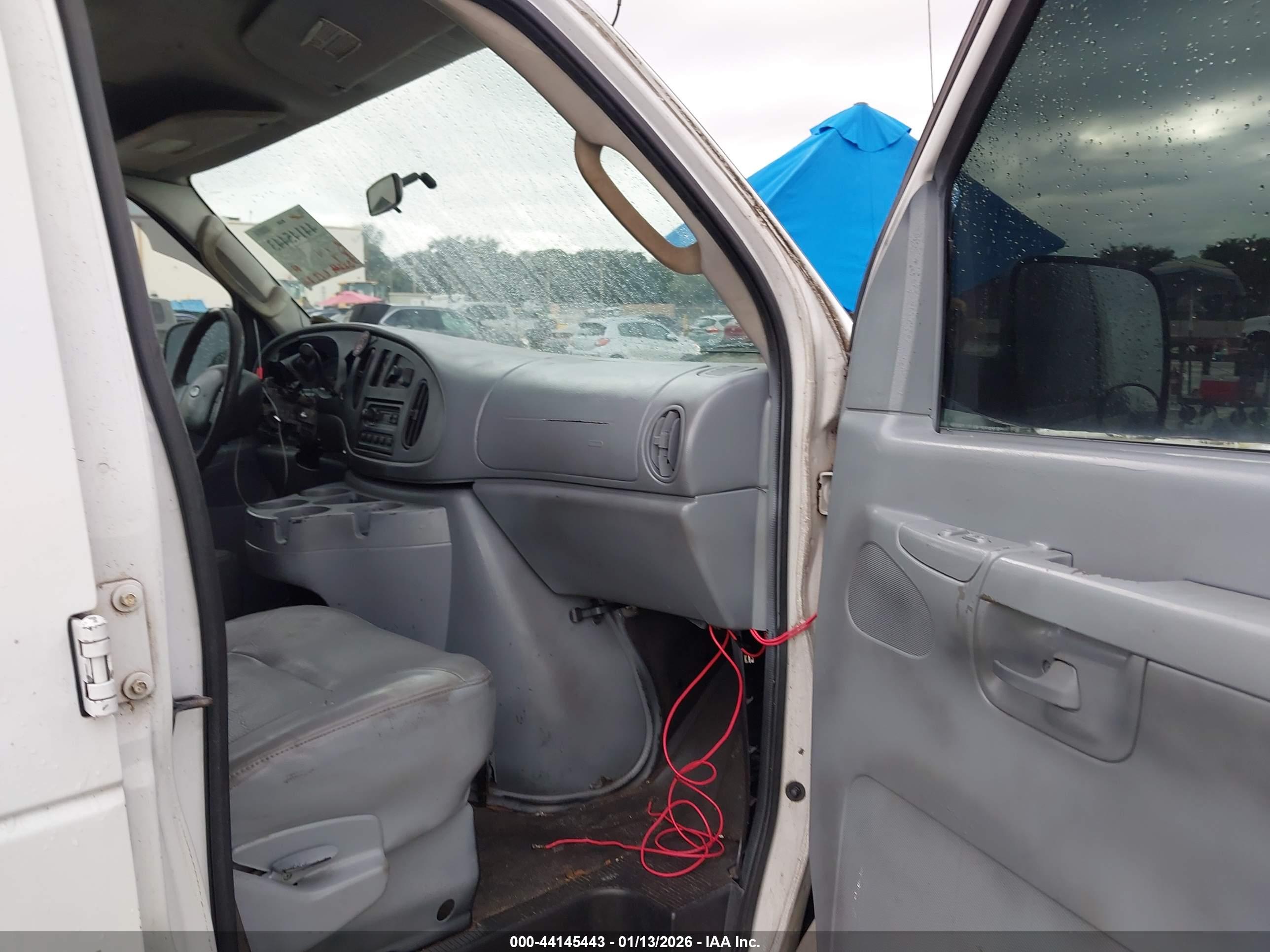 FORD E-250 image 5