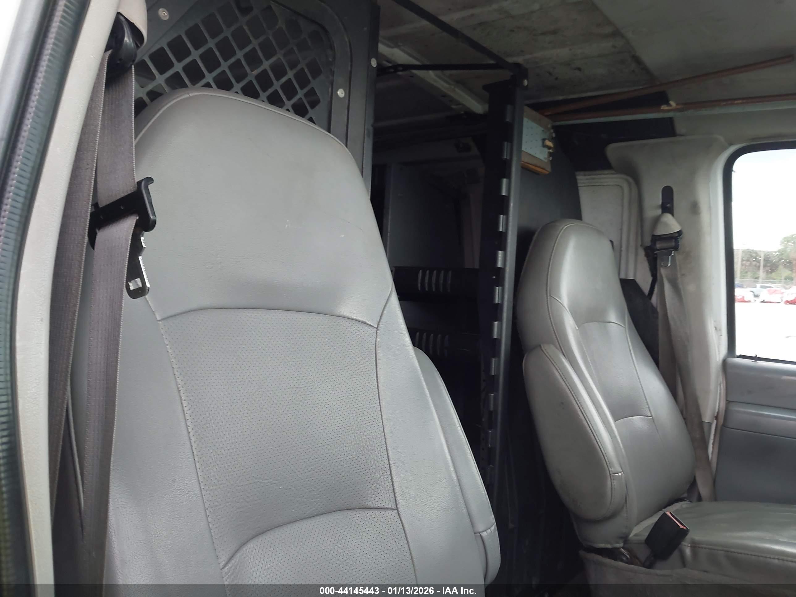 FORD E-250 image 8
