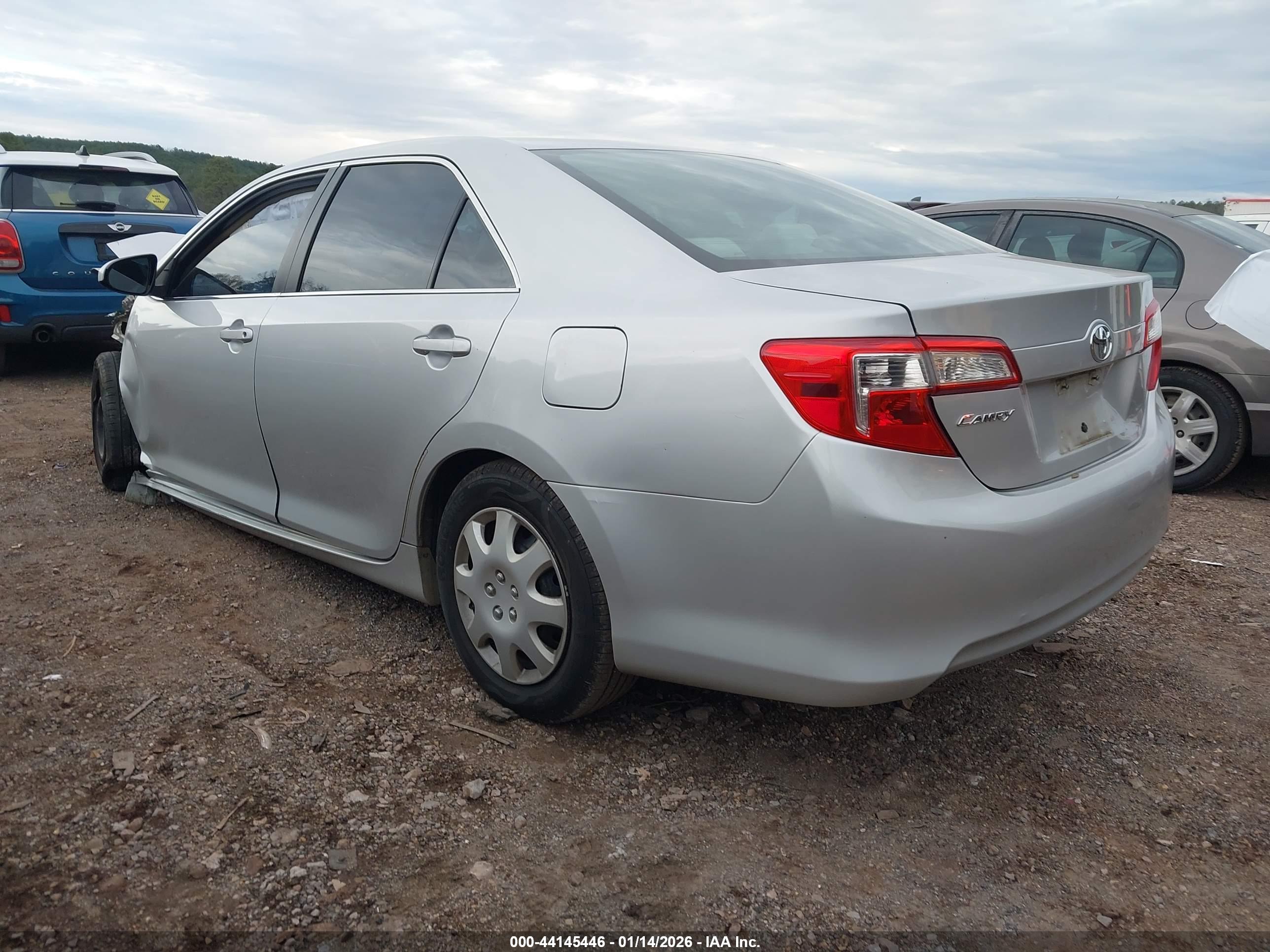 TOYOTA CAMRY image 3