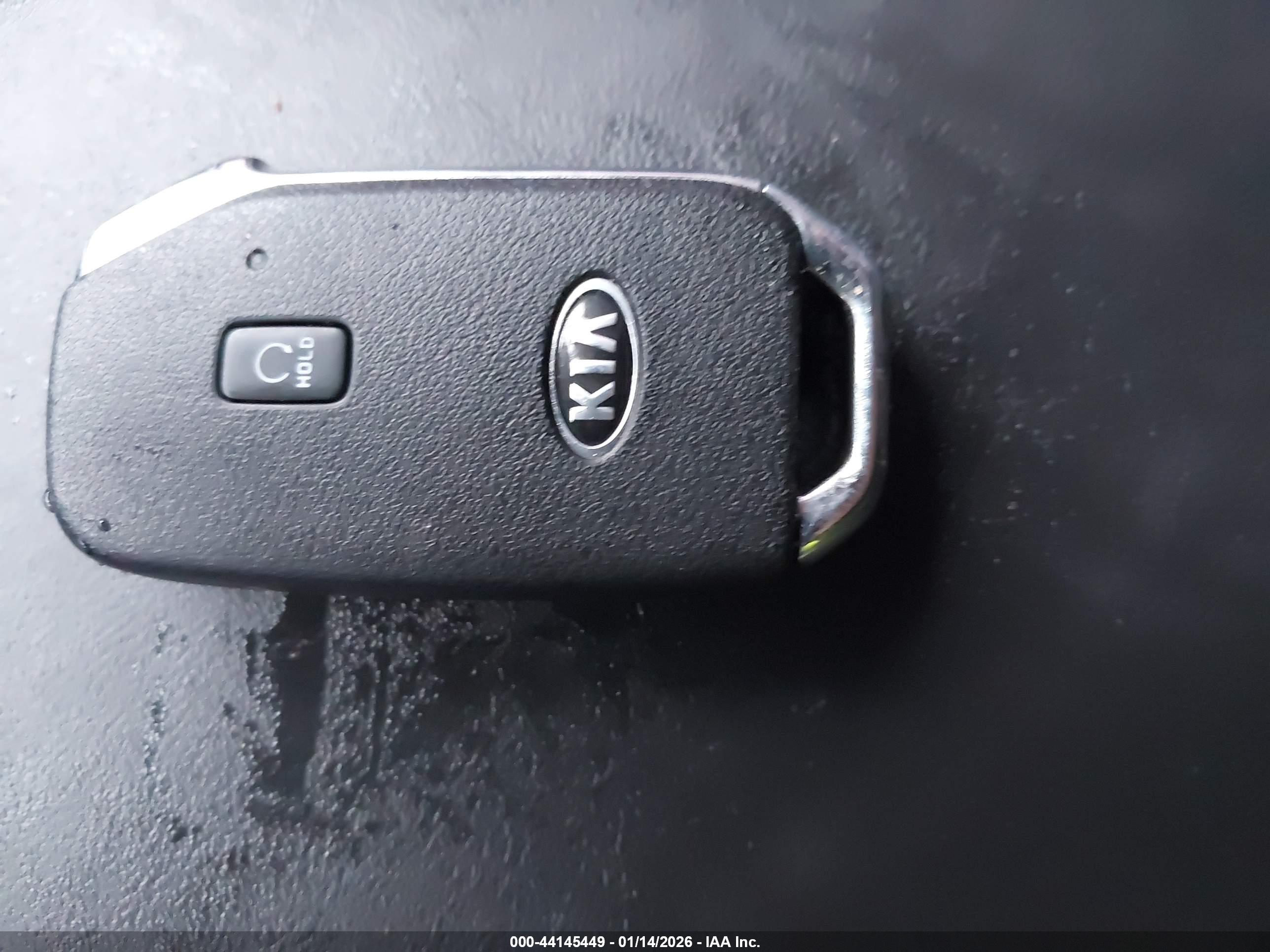 KIA K5 image 11